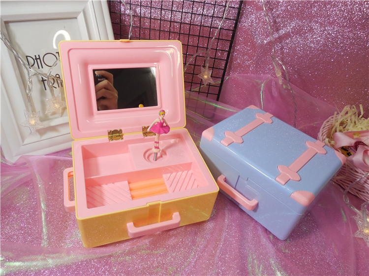 Retro girl heart birthday music box girls gift bestie girls children's suitcase music box Retro girl heart birthday music box girls gift bestie girls children's suitcase music box