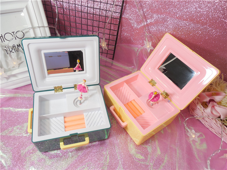 Retro girl heart birthday music box girls gift bestie girls children's suitcase music box Retro girl heart birthday music box girls gift bestie girls children's suitcase music box