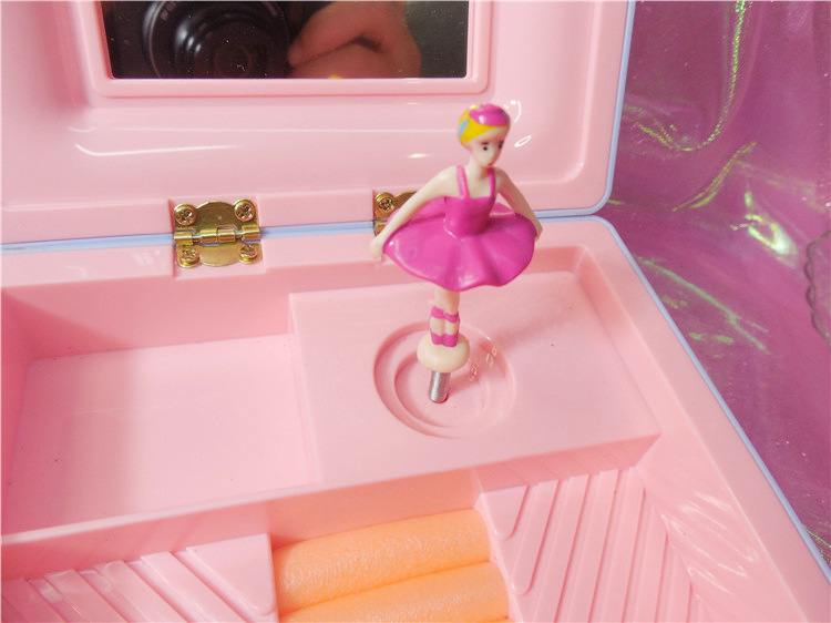 Retro girl heart birthday music box girls gift bestie girls children's suitcase music box Retro girl heart birthday music box girls gift bestie girls children's suitcase music box