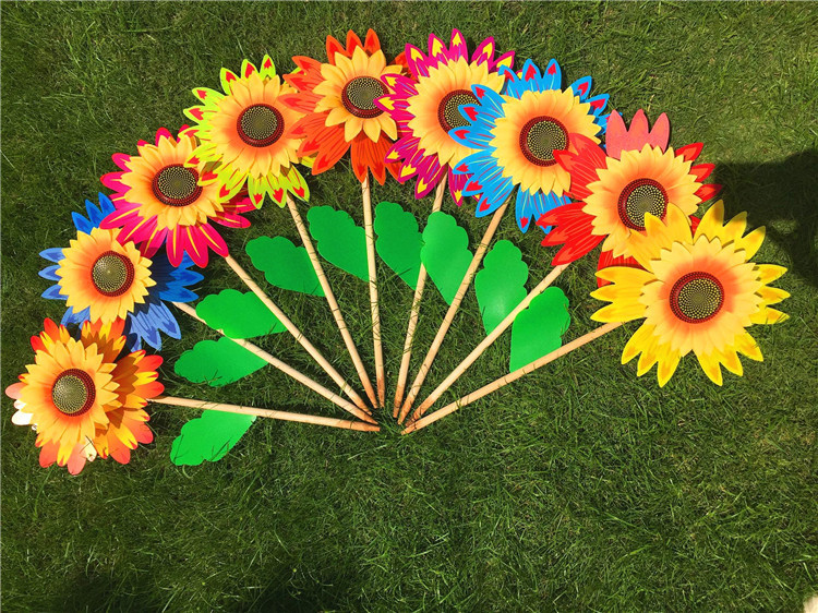 Wooden Pole Plug-in Sunflower Big Windmill Outdoor Decoration Scenic Spot Park Stall Hot Sale Advertising Real Estate Site Layout