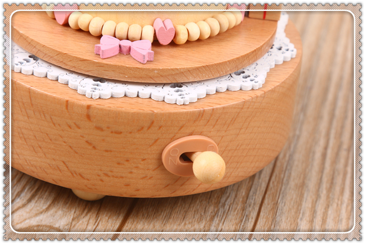 Music box of birthday cake Music box of eight-tone box real wood gift box for little girl's birthday gift box packaging