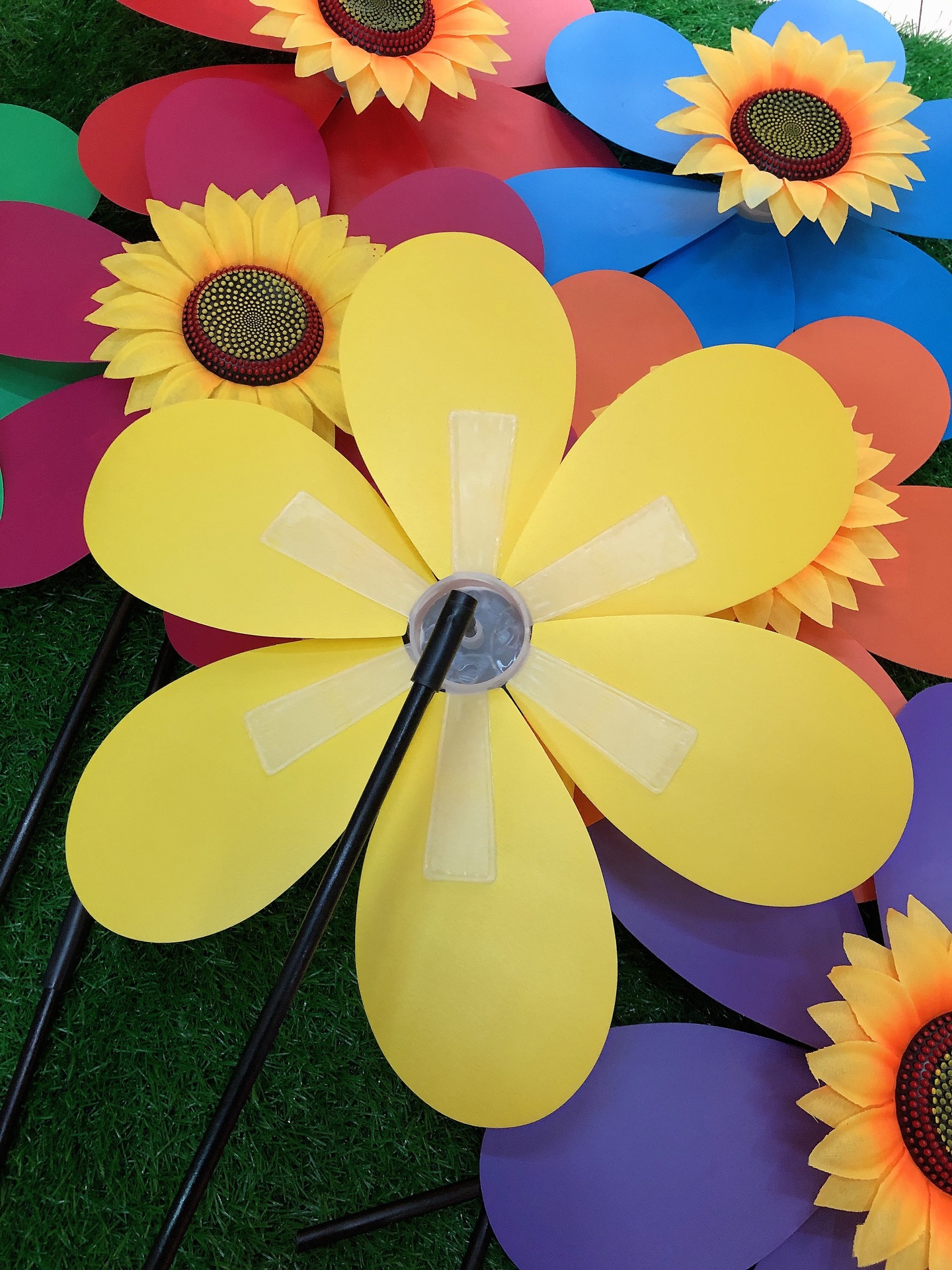 Pastoral Style Hand Windmill Pp Plastic round Leaf SUNFLOWER Park Kindergarten Display SUNFLOWER Windmill