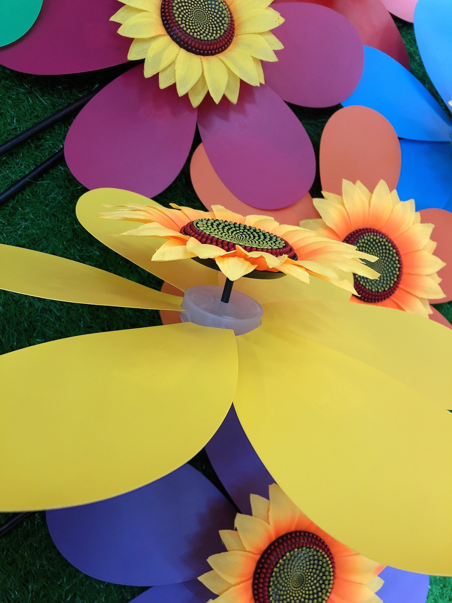 Pastoral Style Hand Windmill Pp Plastic round Leaf SUNFLOWER Park Kindergarten Display SUNFLOWER Windmill