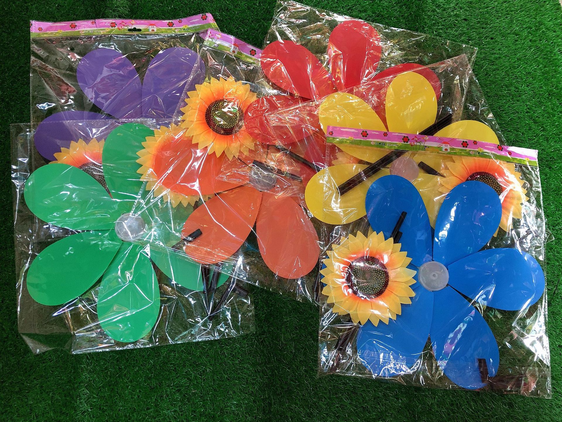Pastoral Style Hand Windmill Pp Plastic round Leaf SUNFLOWER Park Kindergarten Display SUNFLOWER Windmill
