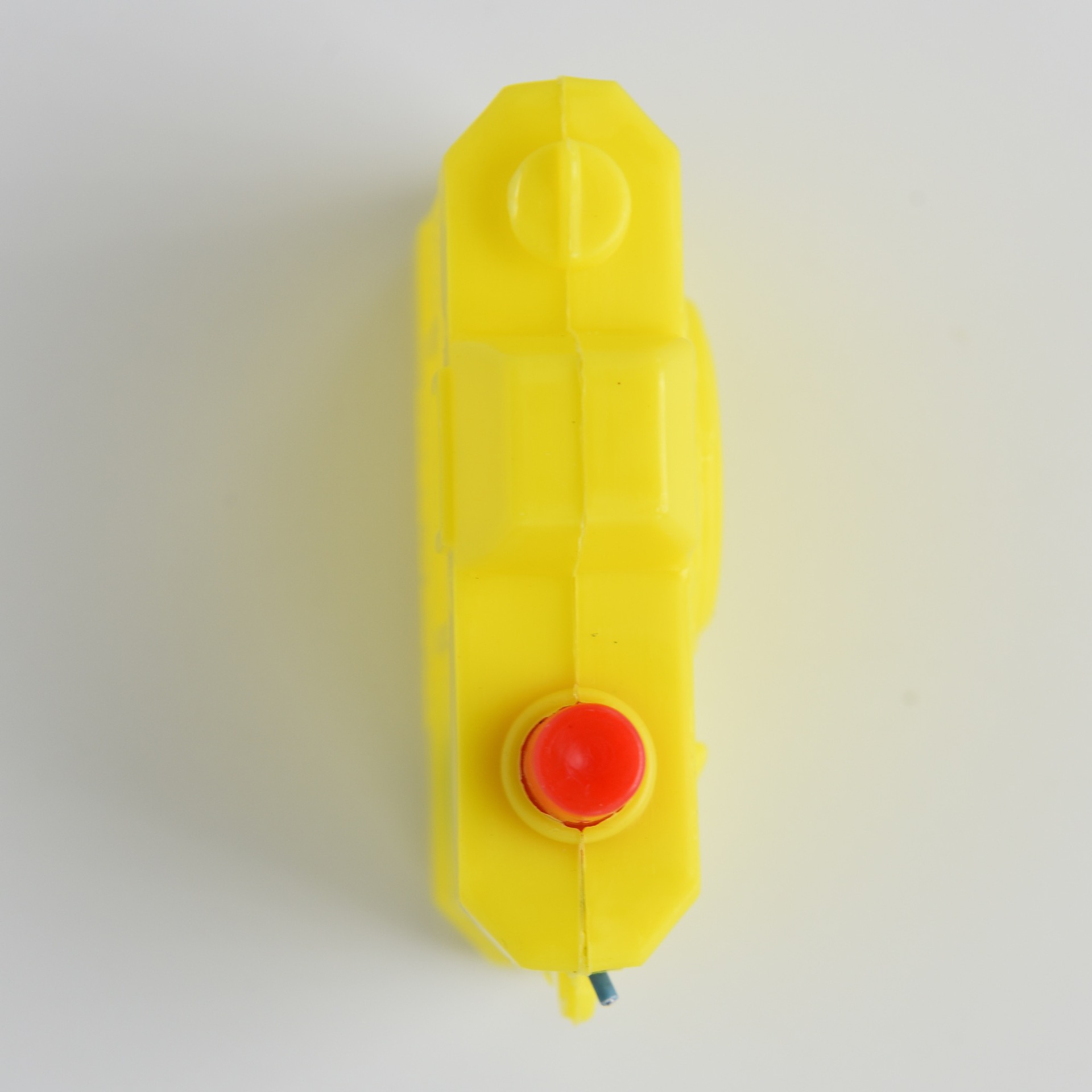 Children's toy stands sell electric cameras for April fool's day pranks around campus Children's toy stands sell electric cameras for April fool's day pranks around campus