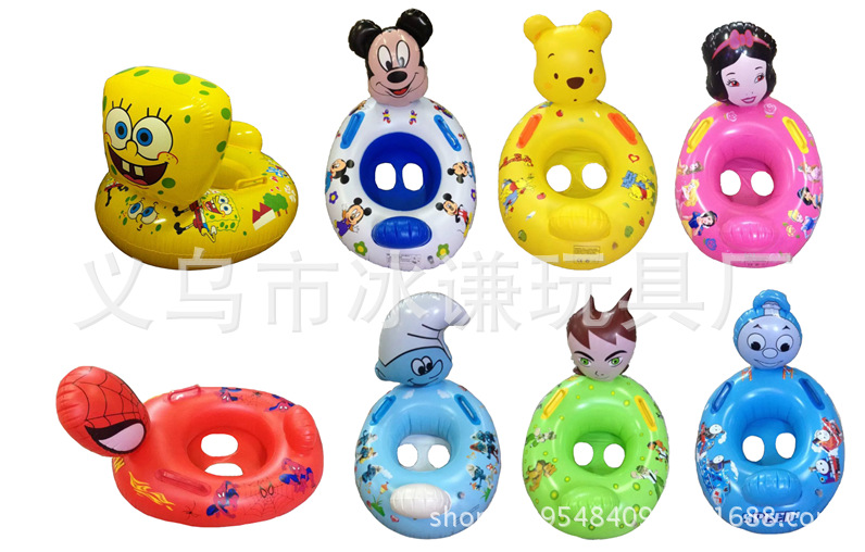 Toys and children&#039;s inflatable toys to take the lead in the swimming circle of the yacht.