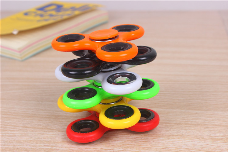 Fingertip Gyro Three-Leaf Gyro Finger Toy Pressure-Reducing Creative Toy Color Hand Spinner Wholesale Fingertip Gyro Three-Leaf Gyro Finger Toy Pressure-Reducing Creative Toy Color Hand Spinner Wholesale