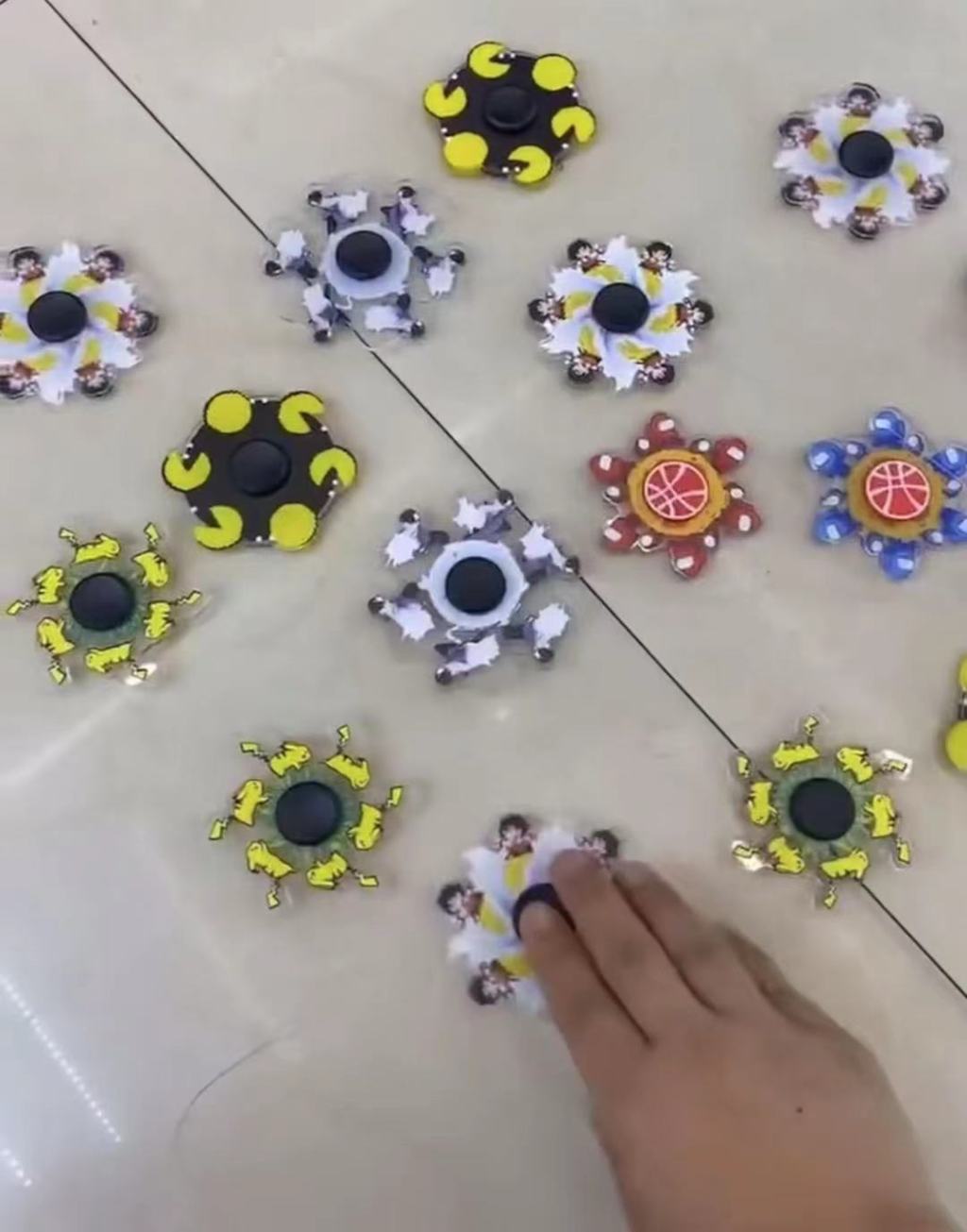 Best-Selling New Type Fingertip Gyro Children's Toy Boys and Girls Ins Amazon Same Gift