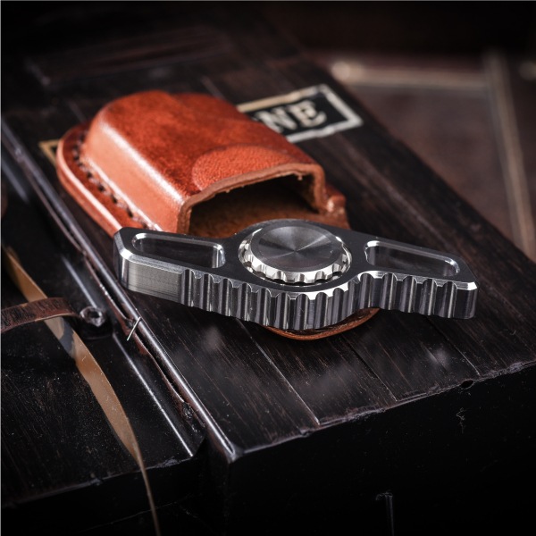Spot Metal Mechforce Texas Saw Shape Titanium Alloy Adult Fingertip Gyro for Decompression Finger Toy Spot Metal Mechforce Texas Saw Shape Titanium Alloy Adult Fingertip Gyro for Decompression Finger Toy