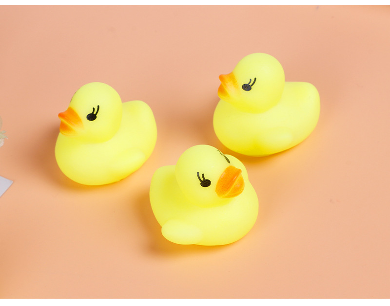 * Water Playing Small Yellow Duck Mini Bath Toys Baby Toys Little Duck Vinyl Children's Educational Toys Wholesale * Water Playing Small Yellow Duck Mini Bath Toys Baby Toys Little Duck Vinyl Children's Educational Toys Wholesale