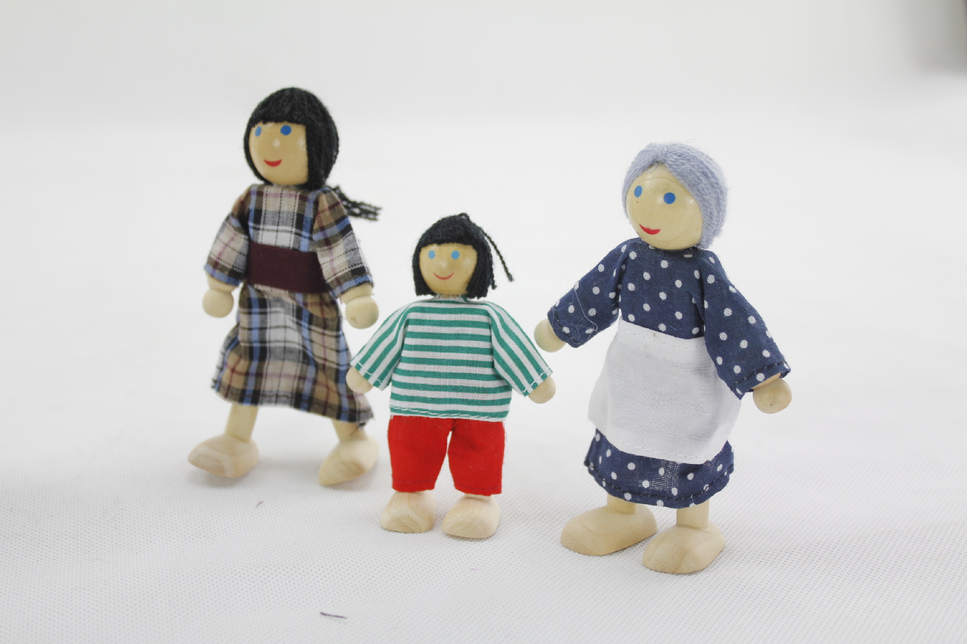Family 6 expressions using seven wooden doll house doll educational baby toys parent - child Eva joints. 12 Family 6 expressions using seven wooden doll house doll educational baby toys parent - child Eva joints. 12