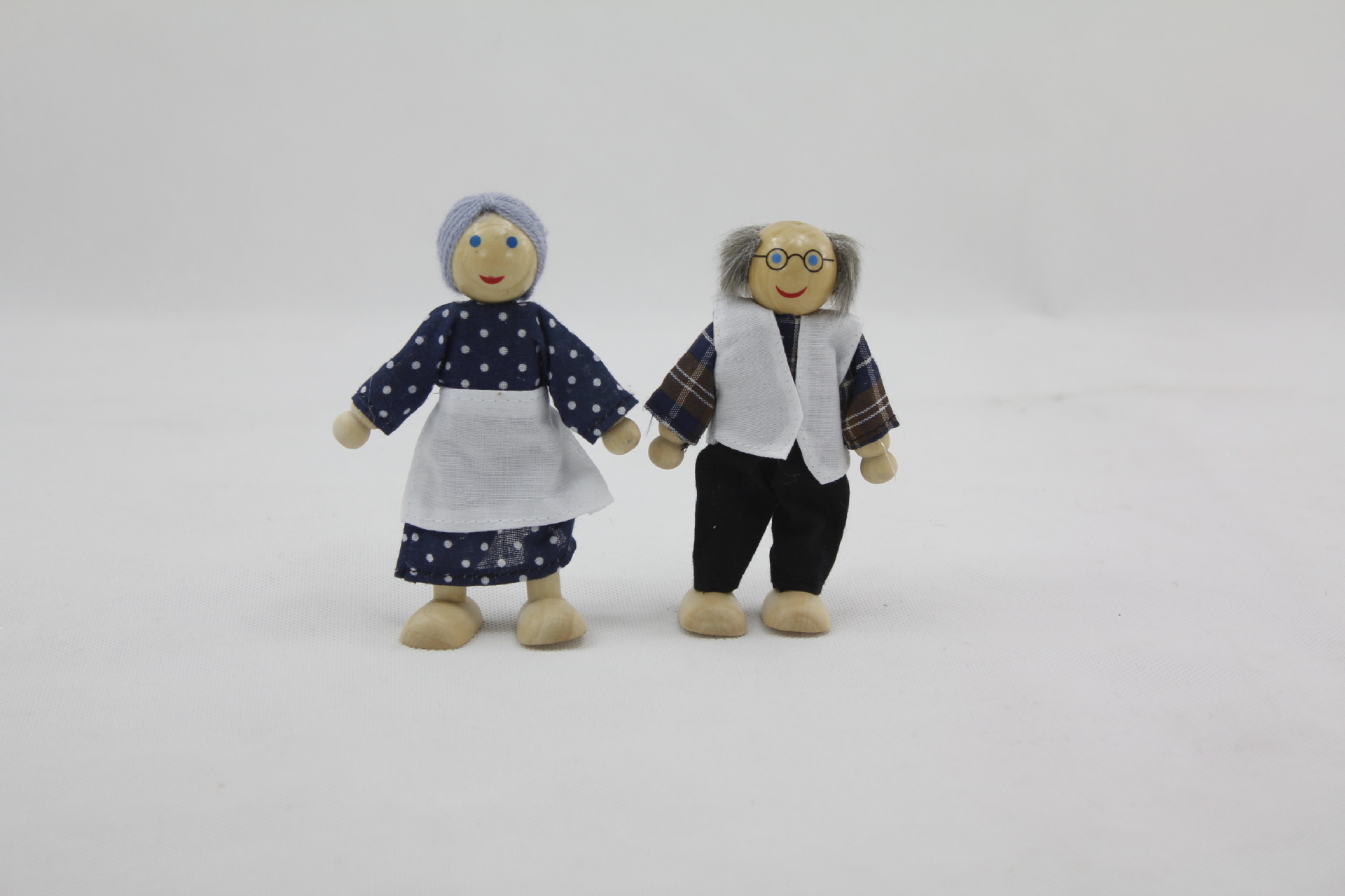 Family 6 expressions using seven wooden doll house doll educational baby toys parent - child Eva joints. 12 Family 6 expressions using seven wooden doll house doll educational baby toys parent - child Eva joints. 12