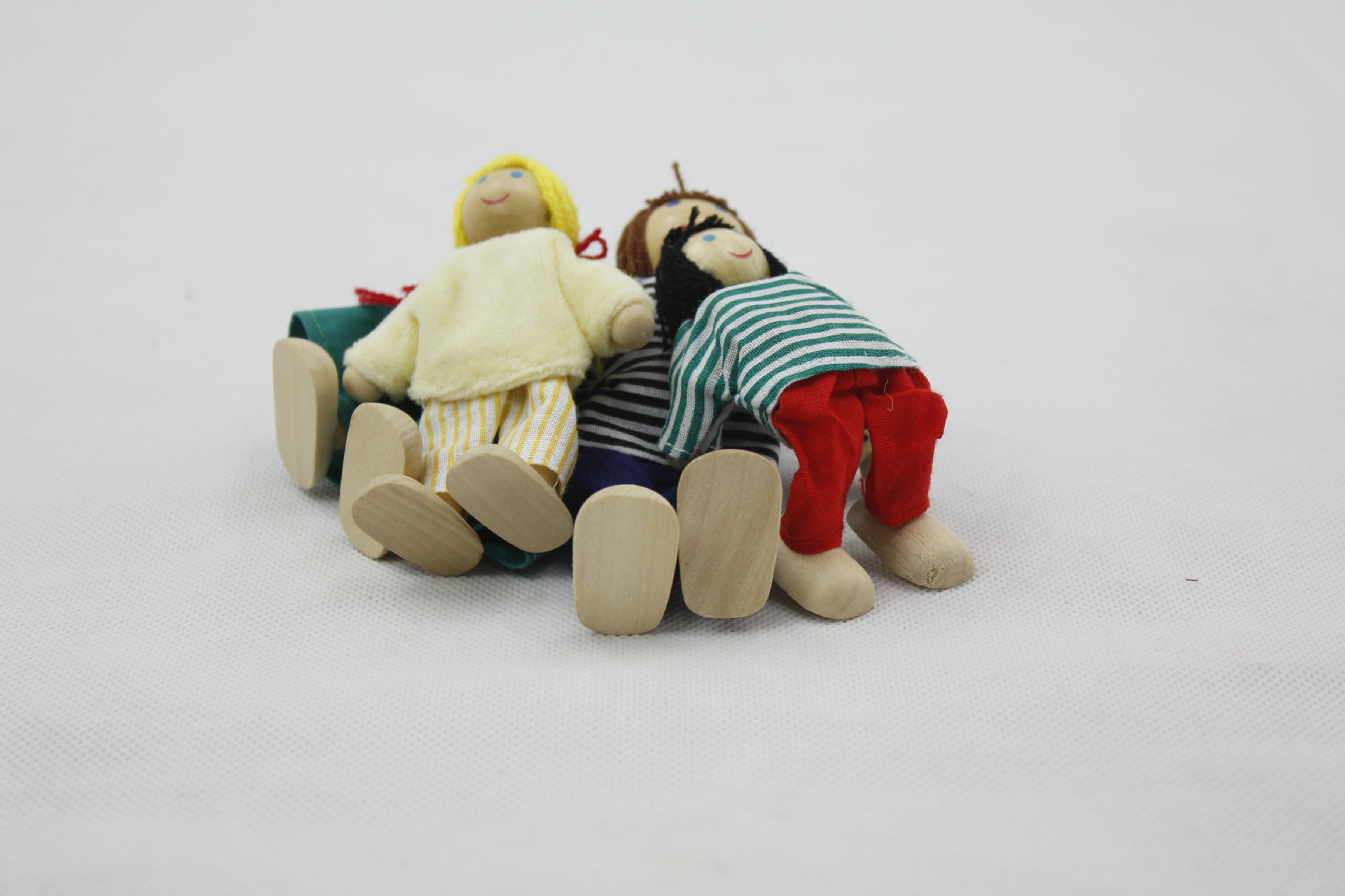 Family 6 expressions using seven wooden doll house doll educational baby toys parent - child Eva joints. 12 Family 6 expressions using seven wooden doll house doll educational baby toys parent - child Eva joints. 12