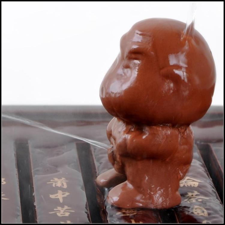 Small Wholesale Tea Ornaments Doll Pee Boy Peeing, Pee Boy Little Man Tea with Purple Sand