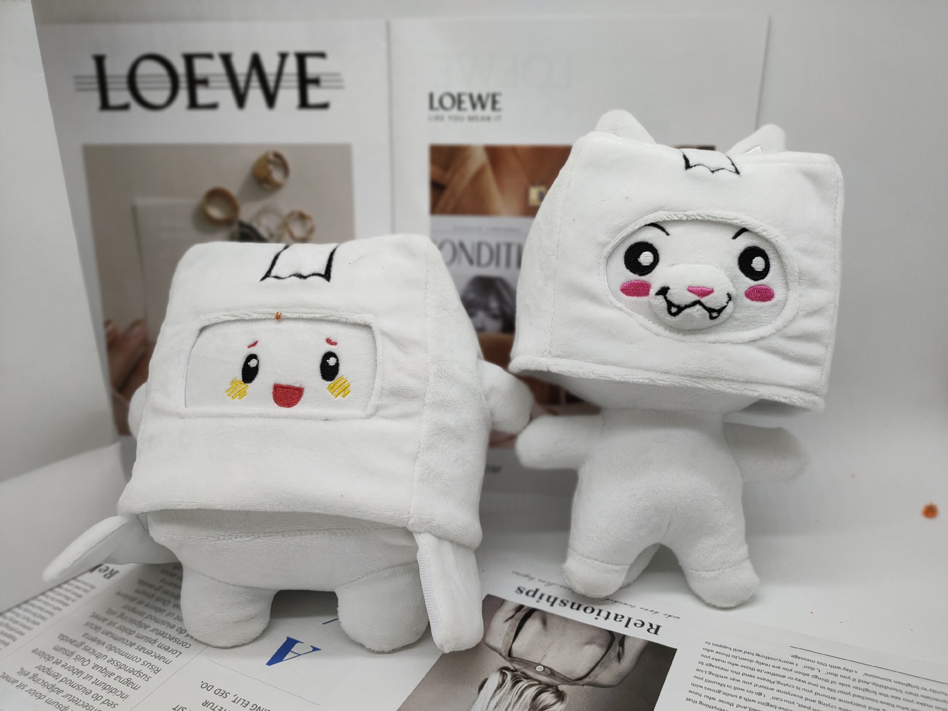 A Large Number of Spot Goods Lankybox Paper Box Villain Transformation Cat Pillow Doll Carton Head Cover Change Doll