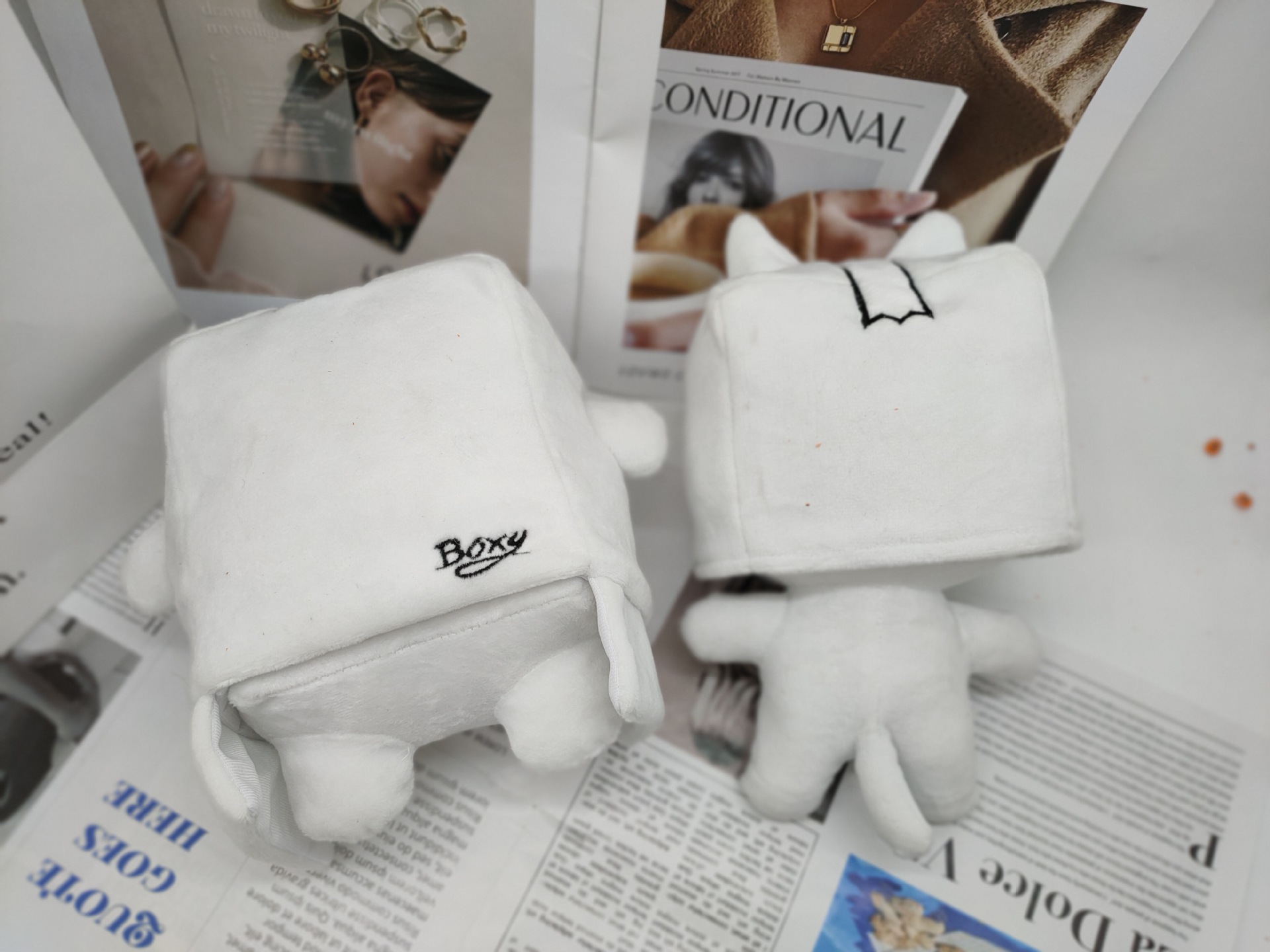 A Large Number of Spot Goods Lankybox Paper Box Villain Transformation Cat Pillow Doll Carton Head Cover Change Doll