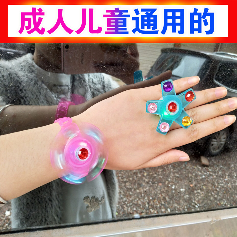 2020 Night Market luminous small toys creative new fingertip gyroscopic children &#039;s ring bracelet street stalls named