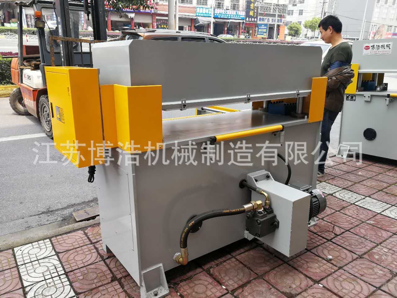 Manufacturers sell 90% of the new second-hand precision four-column hydraulic blanking machine punch double-sided precision hydraulic cutting machine Manufacturers sell 90% of the new second-hand precision four-column hydraulic blanking machine punch double-sided precision hydraulic cutting machine