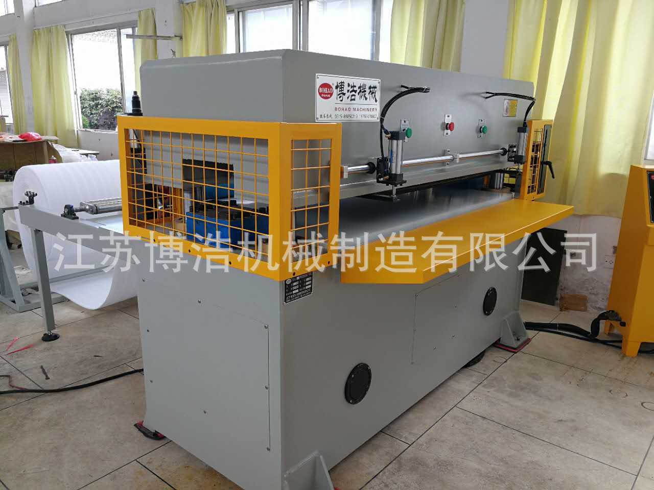 Manufacturers direct precision four-column hydraulic cutting machine automatic blanking machine specifications are complete, call for details