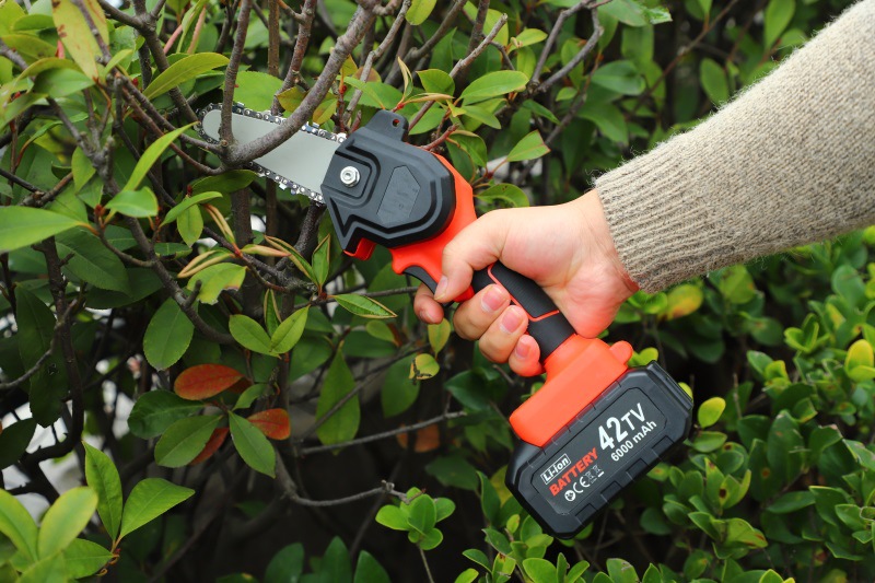 4-Inch Single-Hand Electric Saw Handheld Rechargeable Electric Wood Cutting Saw Lithium Battery Electric Chain Saw Outdoor High-Power Wireless Electric Saw 4-Inch Single-Hand Electric Saw Handheld Rechargeable Electric Wood Cutting Saw Lithium Battery Electric Chain Saw Outdoor High-Power Wireless Electric Saw