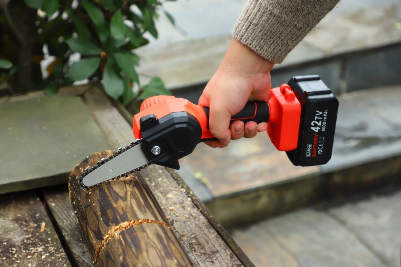 4-Inch Single-Hand Electric Saw Handheld Rechargeable Electric Wood Cutting Saw Lithium Battery Electric Chain Saw Outdoor High-Power Wireless Electric Saw 4-Inch Single-Hand Electric Saw Handheld Rechargeable Electric Wood Cutting Saw Lithium Battery Electric Chain Saw Outdoor High-Power Wireless Electric Saw