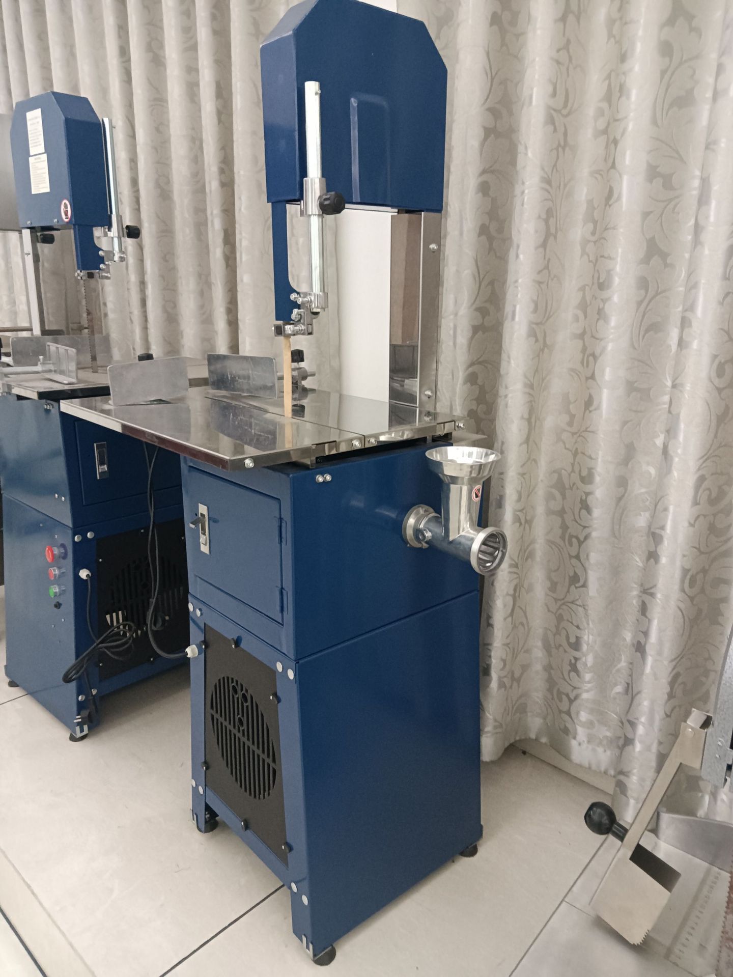 Commercial Bone Saw Machine Vertical Bone Saw Machine Bone Cutter Cutting Trotter Machine Rib Cutting Machine