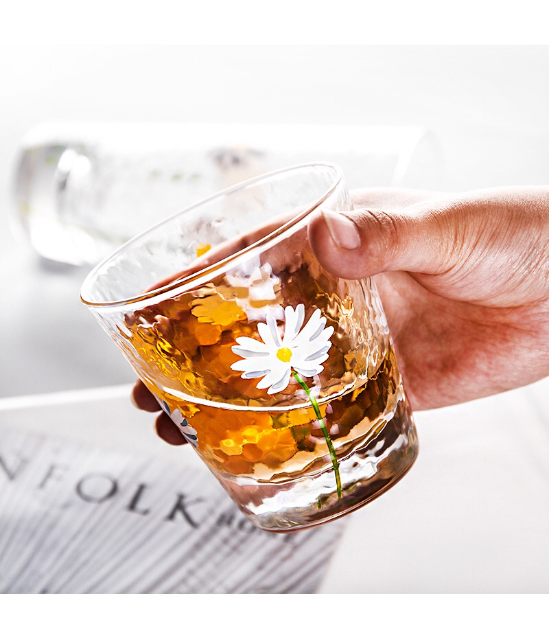 Cup Hand-Painted Little Daisy Japanese Style Hammer Pattern Glass Cup Height Transparent Heat Resistant Household Drinks Juice Snow Top Milk Tea Cup Hand-Painted Little Daisy Japanese Style Hammer Pattern Glass Cup Height Transparent Heat Resistant Household Drinks Juice Snow Top Milk Tea