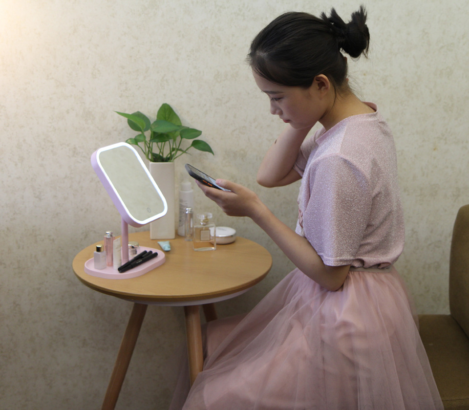Douyin Online Influencer Portable Table Lamp Makeup Mirror Desktop Rechargeable Dressing Mirror Square Led Make-up Mirror with Light Mirror