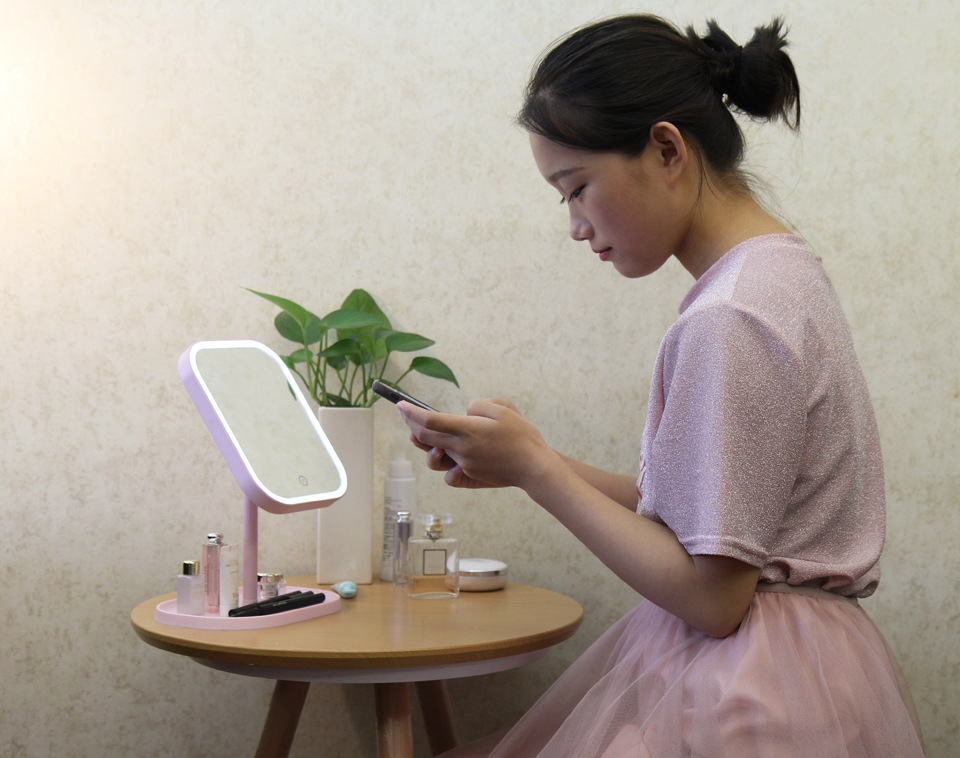Douyin Online Influencer Portable Table Lamp Makeup Mirror Desktop Rechargeable Dressing Mirror Square Led Make-up Mirror with Light Mirror