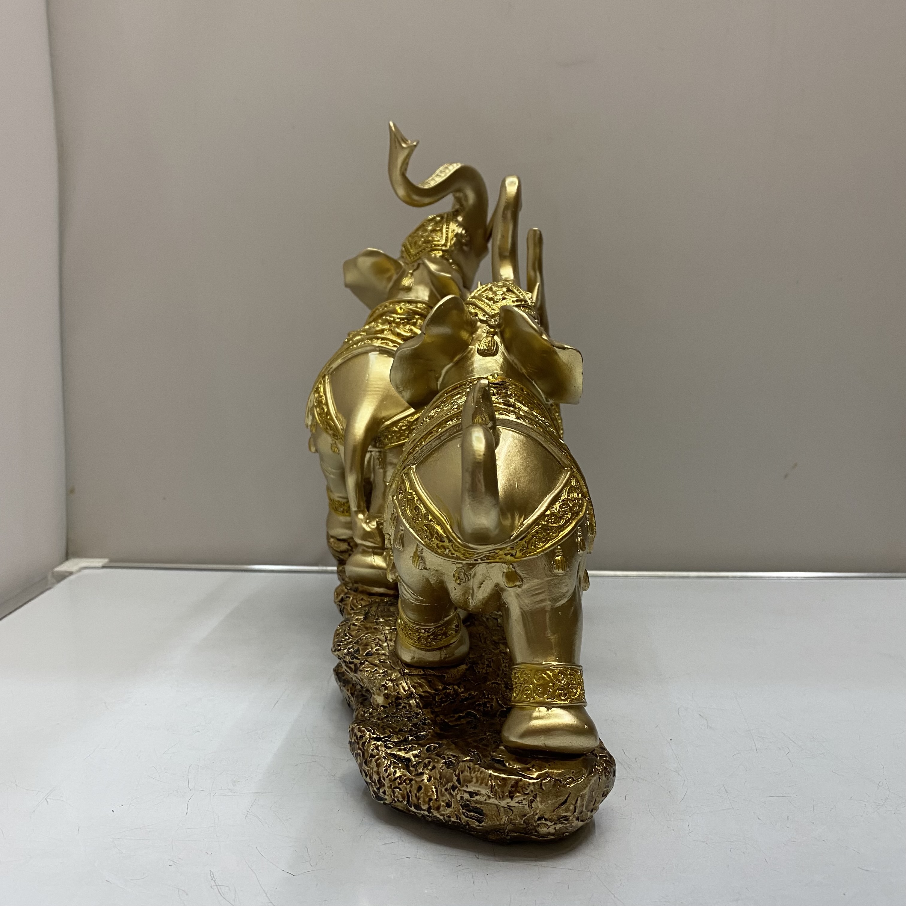 Resin Crafts a Family of Three Auspicious Golden Elephant Ornaments TV Cabinet Wine Cabinet Home Decoration Gift Decoration