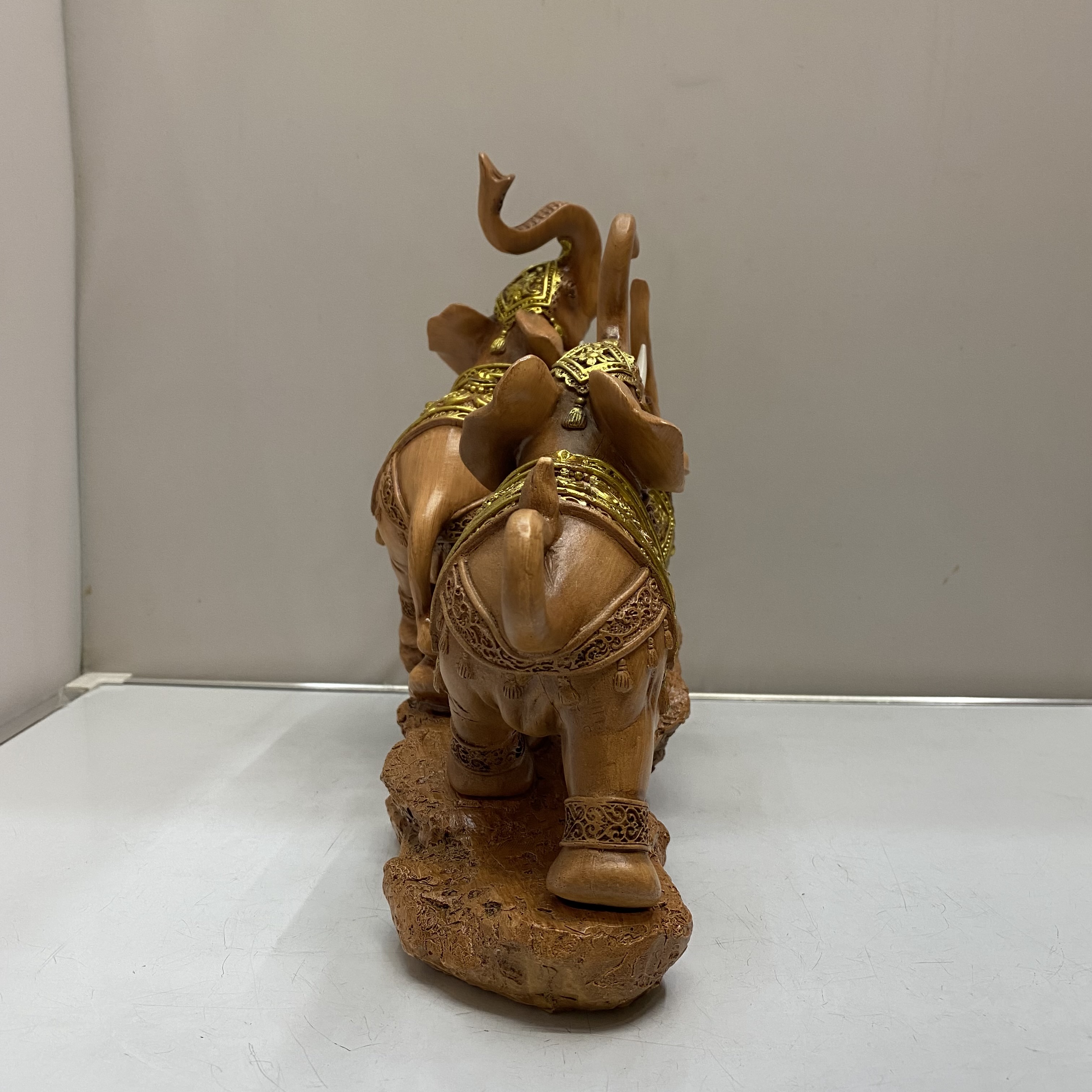 Resin Crafts a Family of Three Auspicious Golden Elephant Ornaments TV Cabinet Wine Cabinet Home Decoration Gift Decoration