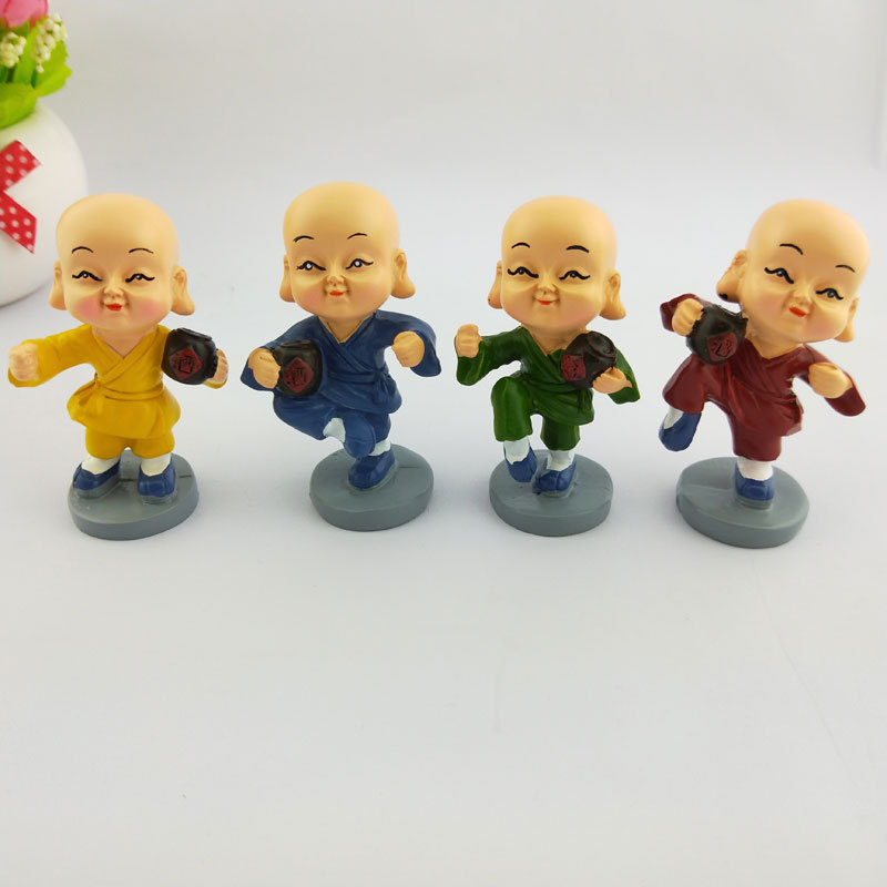 Set hat kung fu monk holding the drunken master of the altar of wine swordsman river \&#034;s lake combination of resin crafts automobile decoration