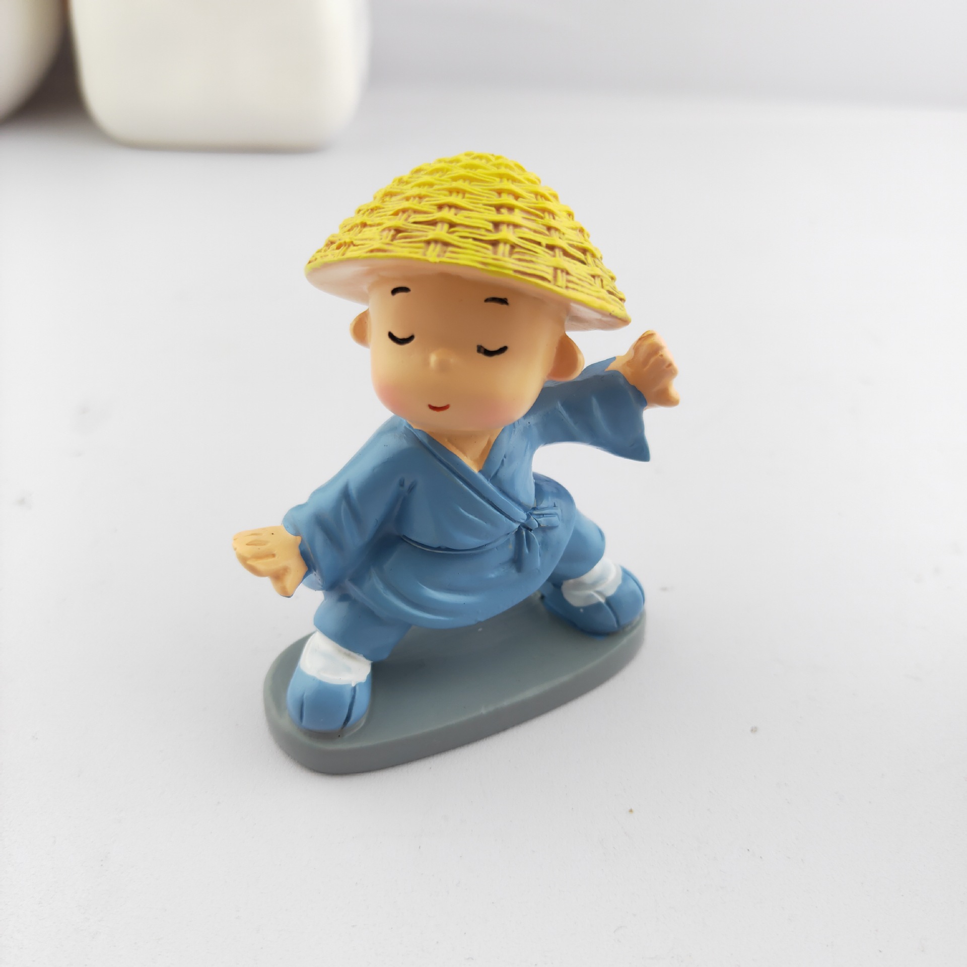 Set hat kung fu monk holding the drunken master of the altar of wine swordsman river \"s lake combination of resin crafts automobile decoration Set hat kung fu monk holding the drunken master of the altar of wine swordsman river \"s lake combination of resin crafts automobile decoration