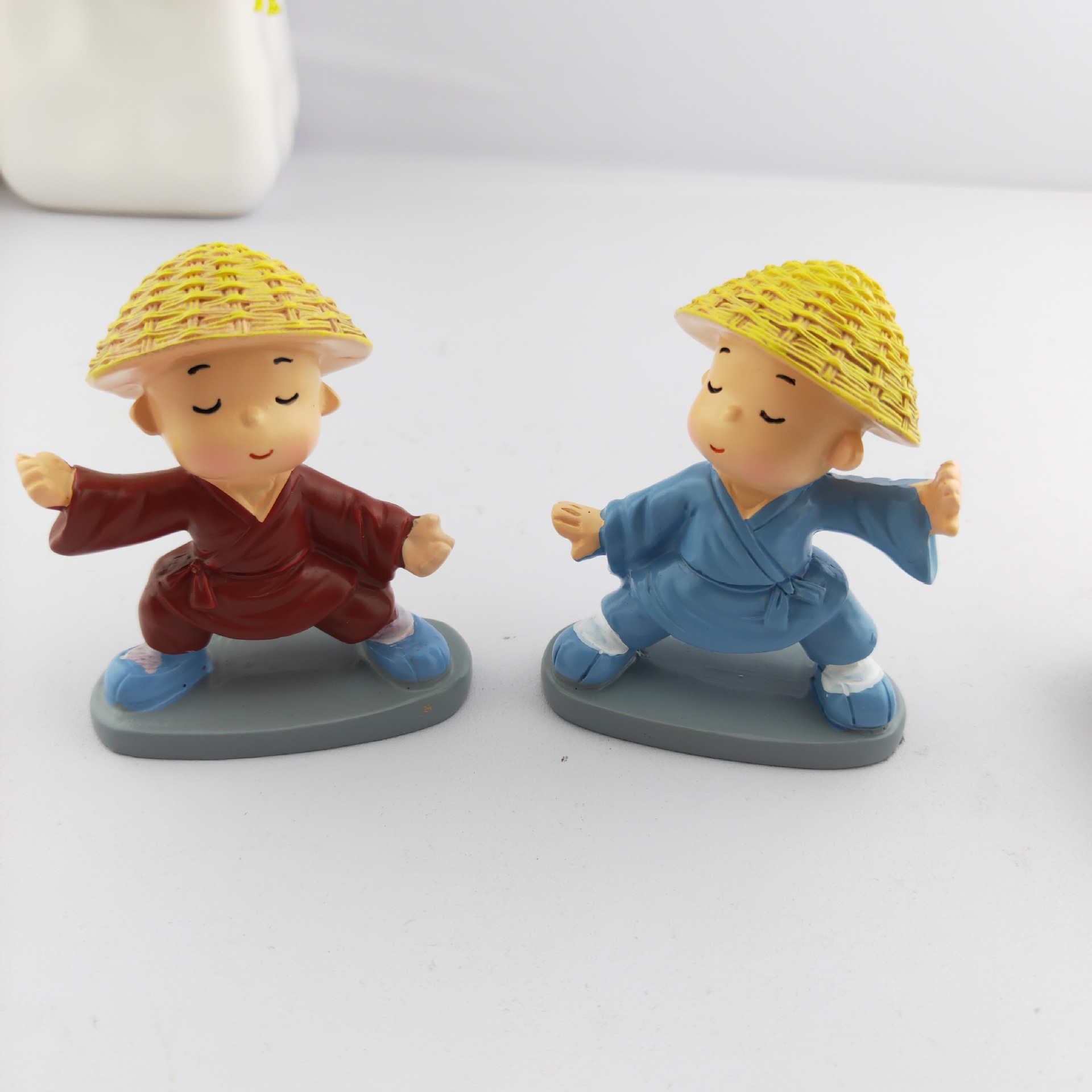 Set hat kung fu monk holding the drunken master of the altar of wine swordsman river \"s lake combination of resin crafts automobile decoration Set hat kung fu monk holding the drunken master of the altar of wine swordsman river \"s lake combination of resin crafts automobile decoration
