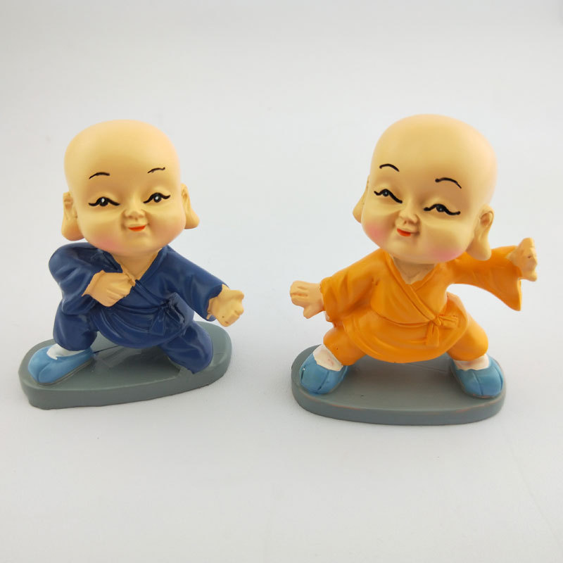 Set hat kung fu monk holding the drunken master of the altar of wine swordsman river \"s lake combination of resin crafts automobile decoration Set hat kung fu monk holding the drunken master of the altar of wine swordsman river \"s lake combination of resin crafts automobile decoration
