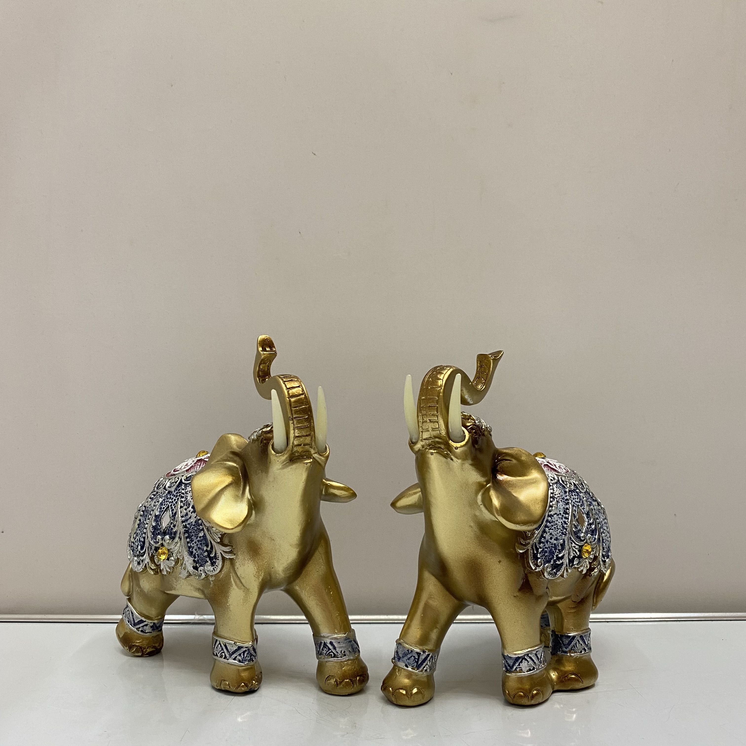 Resin Crafts Auspicious Auspicious Auspicious Elephant Couple Elephant Decoration TV Cabinet Cabinet Living Room Decoration Gift Decoration