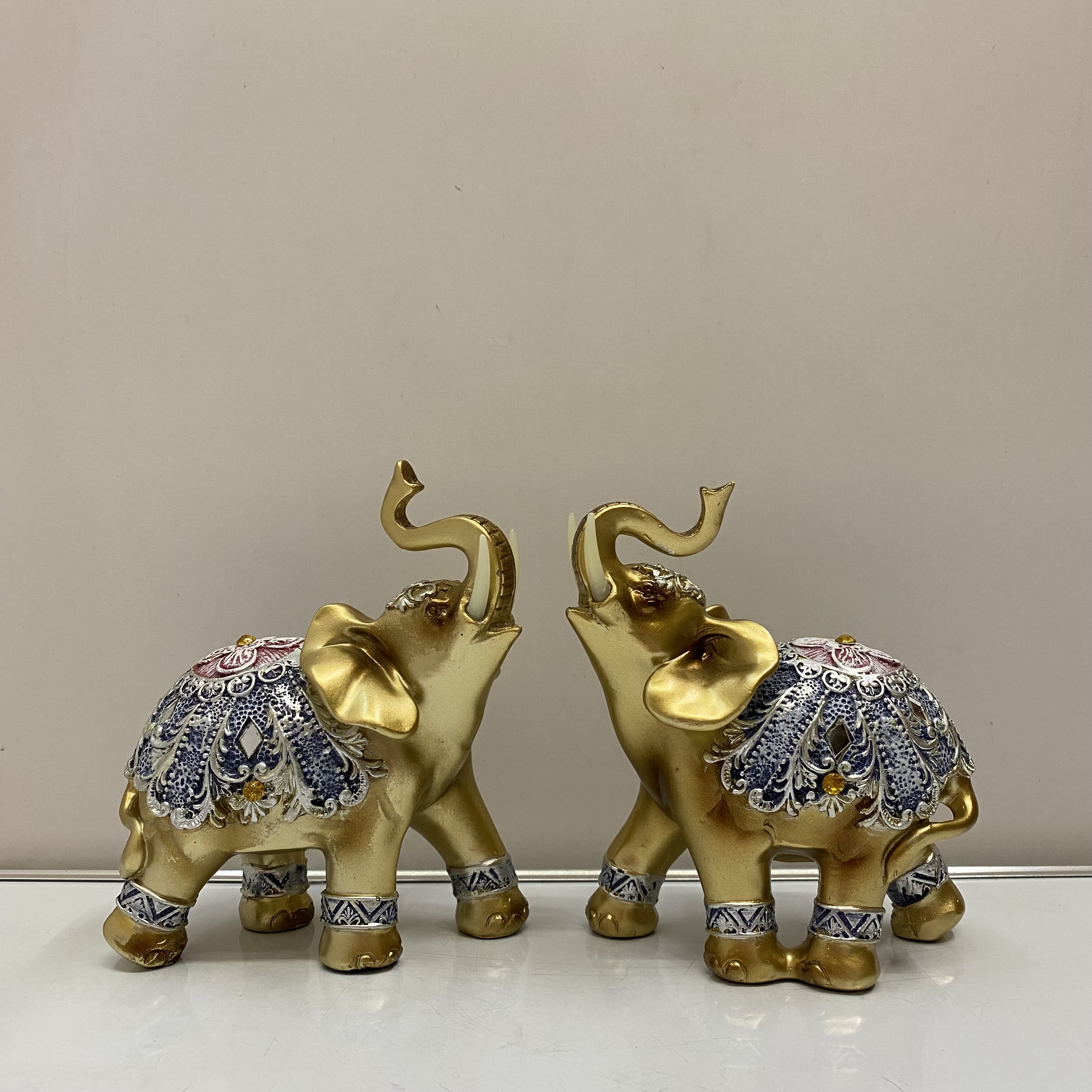 Resin Crafts Auspicious Auspicious Auspicious Elephant Couple Elephant Decoration TV Cabinet Cabinet Living Room Decoration Gift Decoration