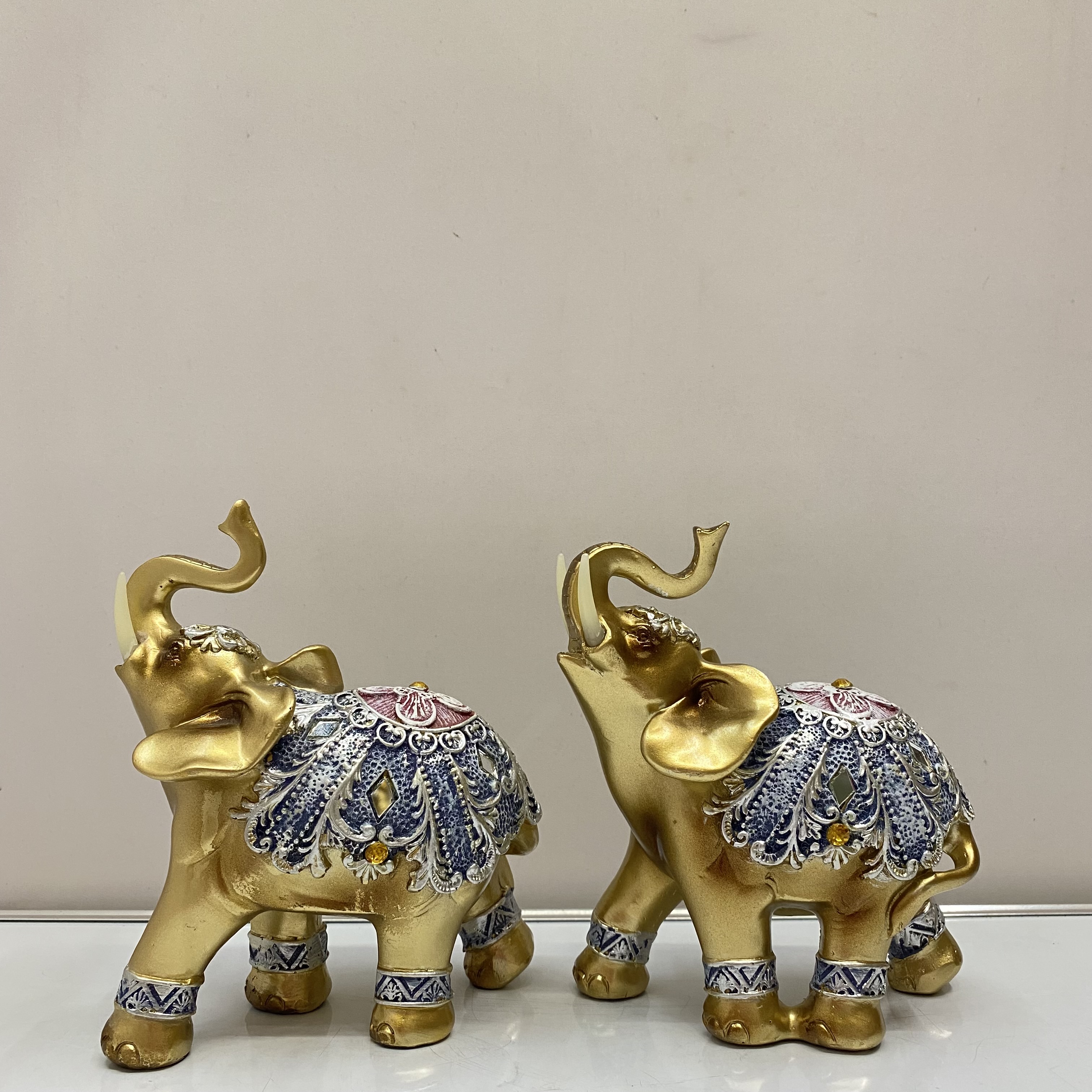 Resin Crafts Auspicious Auspicious Auspicious Elephant Couple Elephant Decoration TV Cabinet Cabinet Living Room Decoration Gift Decoration
