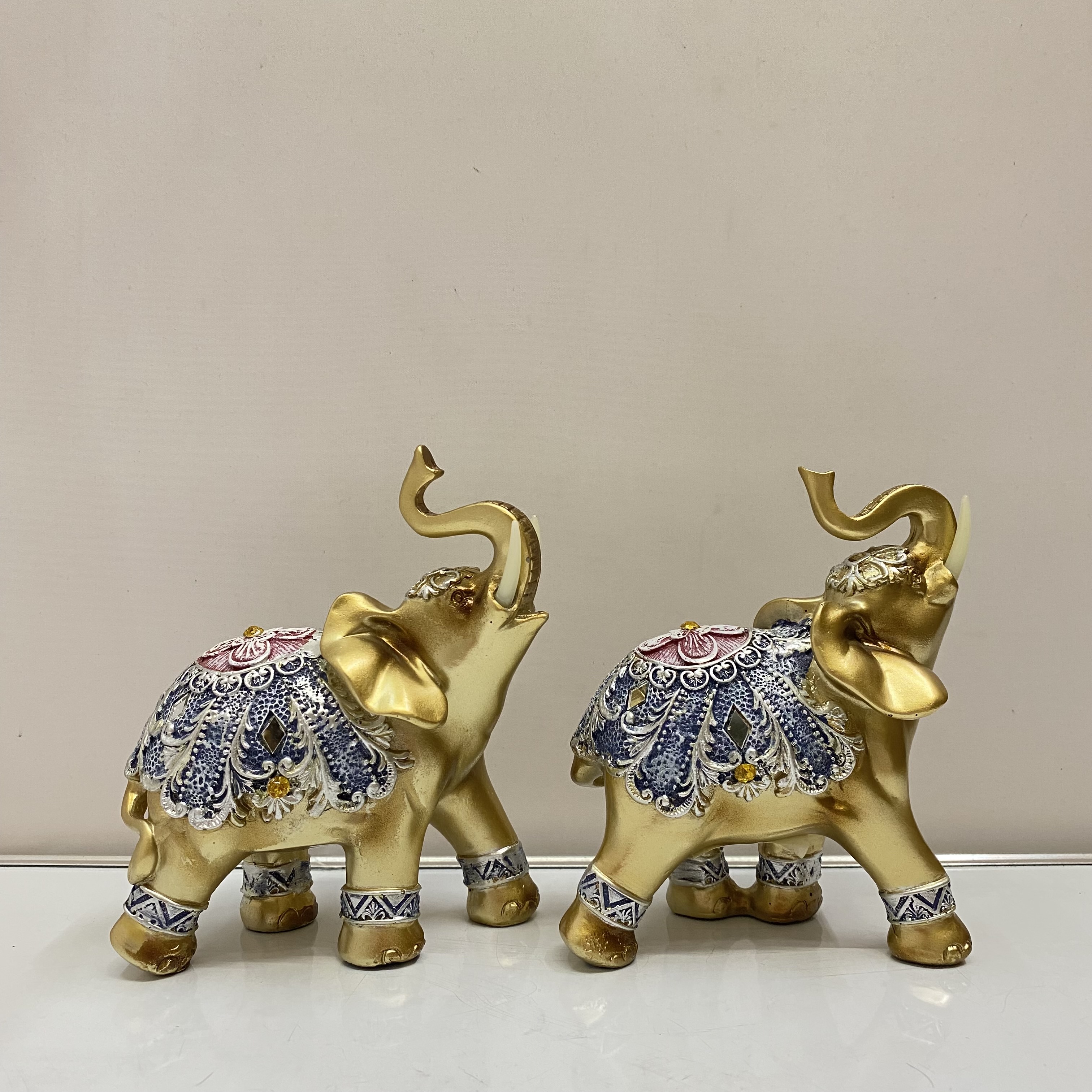 Resin Crafts Auspicious Auspicious Auspicious Elephant Couple Elephant Decoration TV Cabinet Cabinet Living Room Decoration Gift Decoration