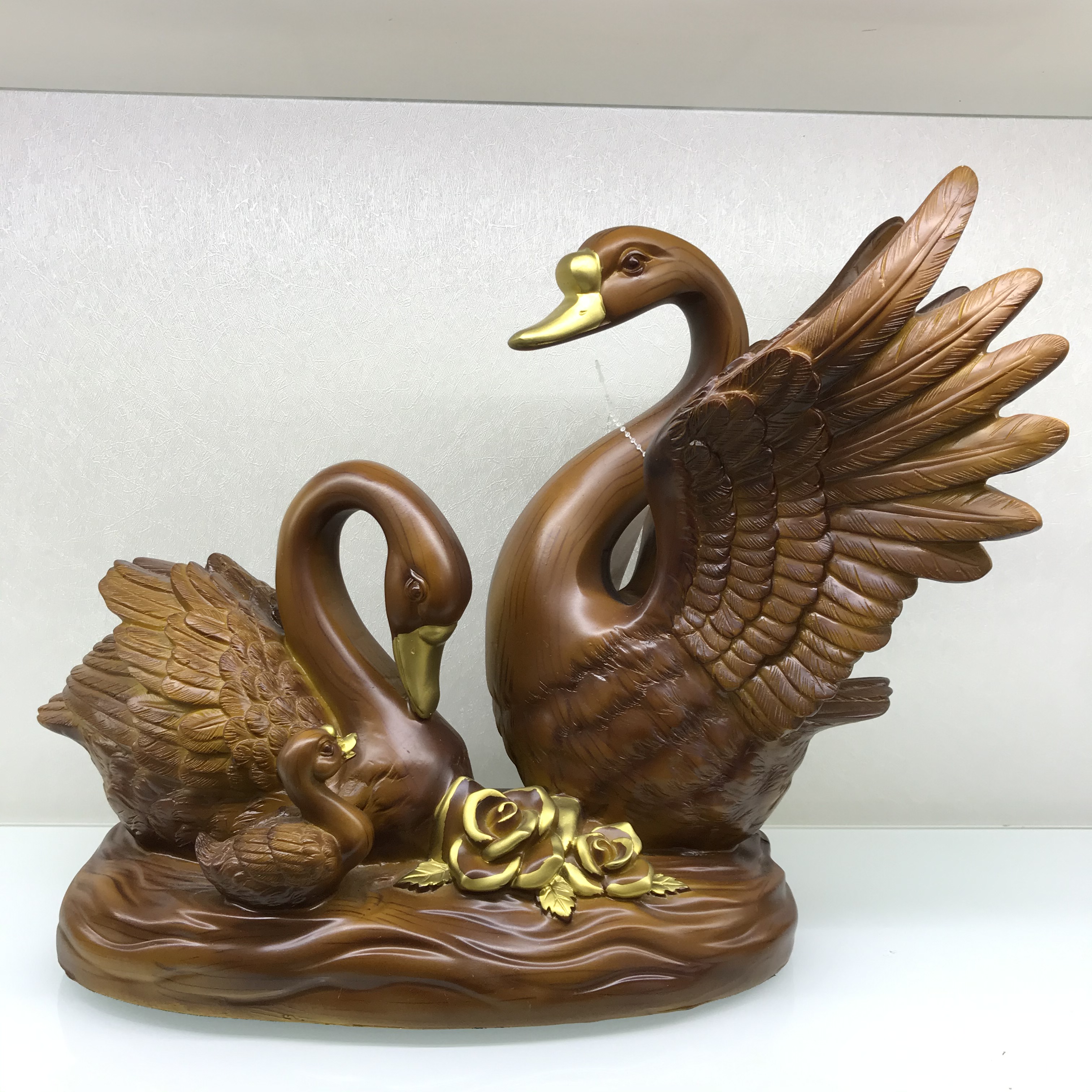 Resin Crafts Modern Minimalist Wood Color Family Three Swan Decoration Creative Living Room and Wine Cabinet Decorations Gifts Resin Crafts Modern Minimalist Wood Color Family Three Swan Decoration Creative Living Room and Wine Cabinet Decorations Gifts