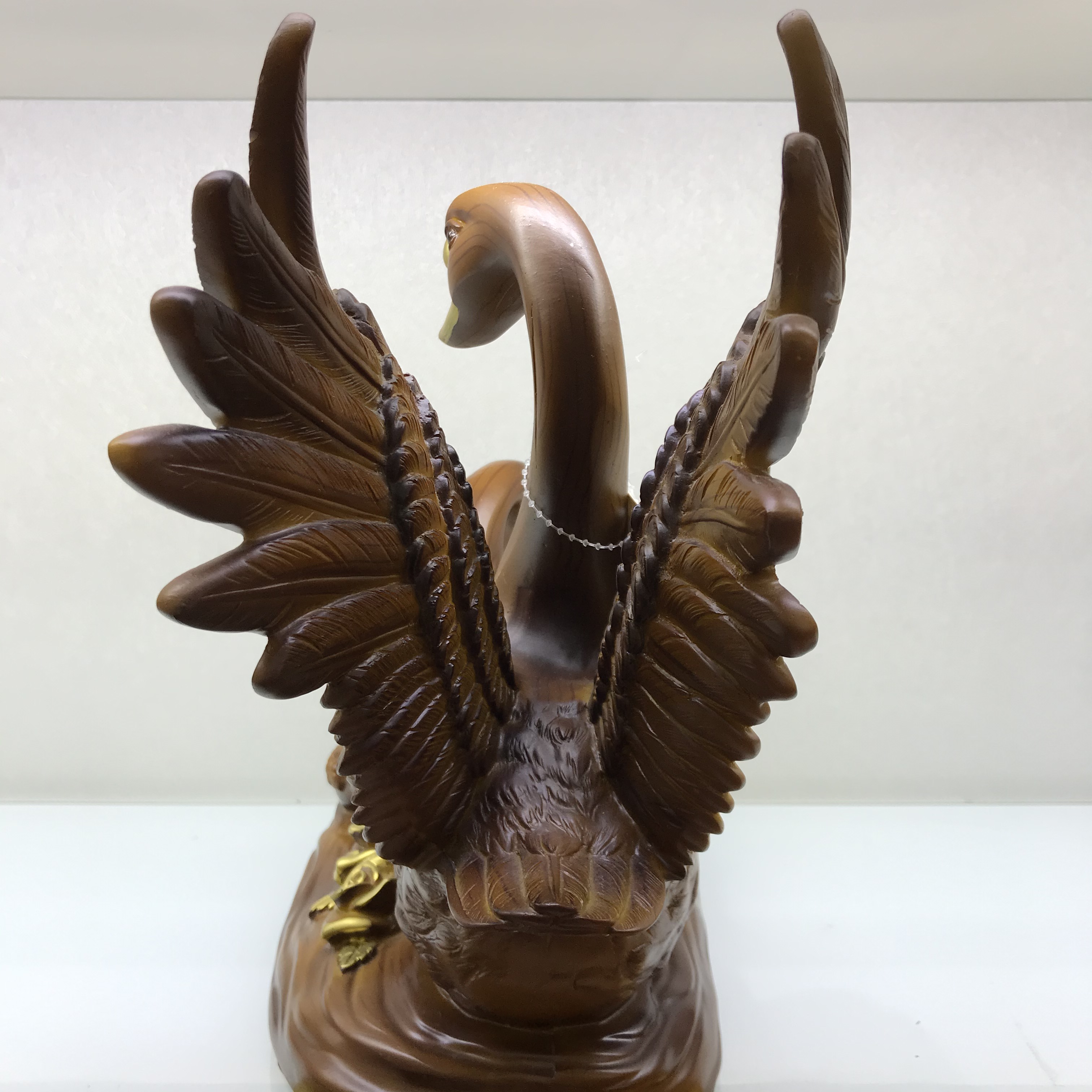 Resin Crafts Modern Minimalist Wood Color Family Three Swan Decoration Creative Living Room and Wine Cabinet Decorations Gifts Resin Crafts Modern Minimalist Wood Color Family Three Swan Decoration Creative Living Room and Wine Cabinet Decorations Gifts