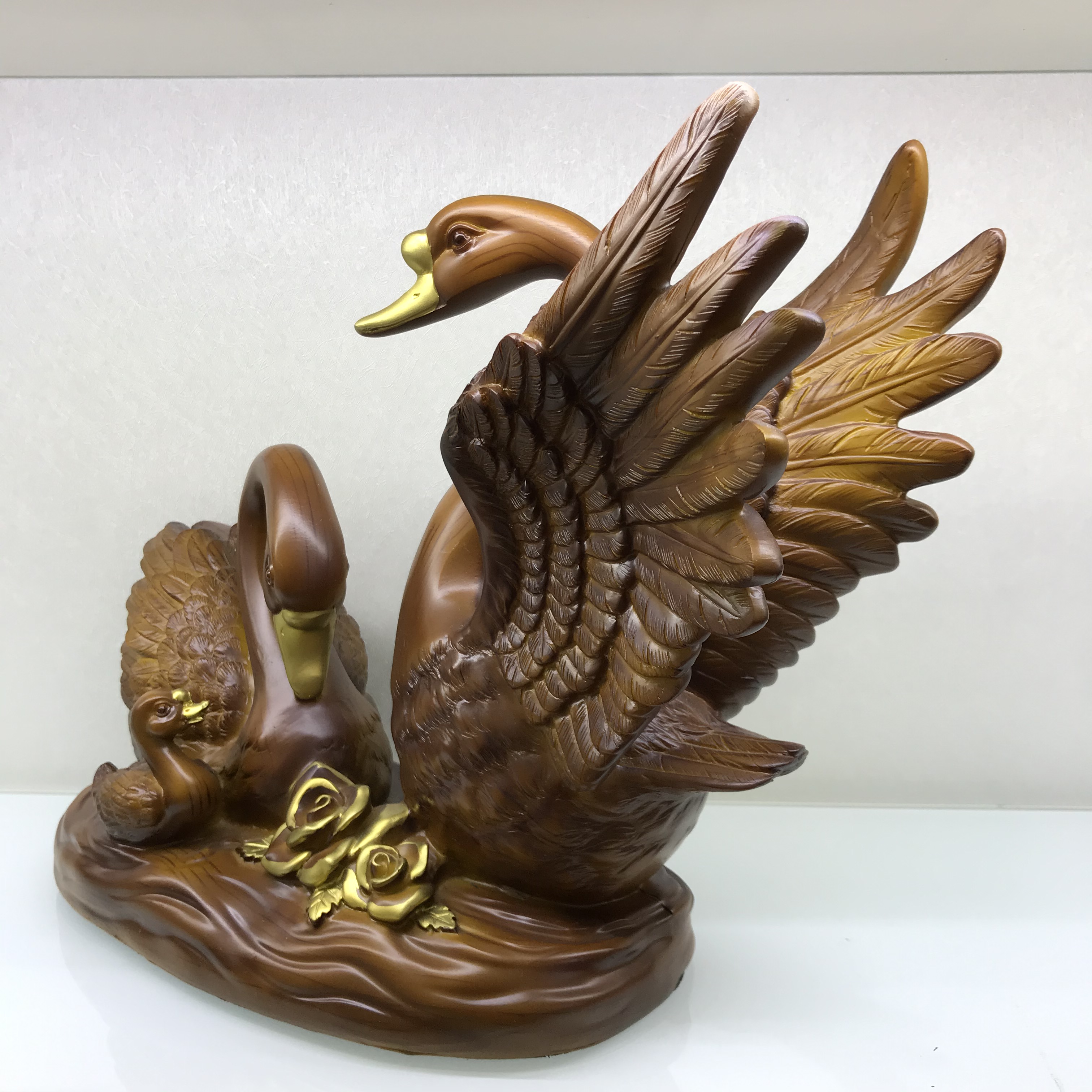 Resin Crafts Modern Minimalist Wood Color Family Three Swan Decoration Creative Living Room and Wine Cabinet Decorations Gifts Resin Crafts Modern Minimalist Wood Color Family Three Swan Decoration Creative Living Room and Wine Cabinet Decorations Gifts