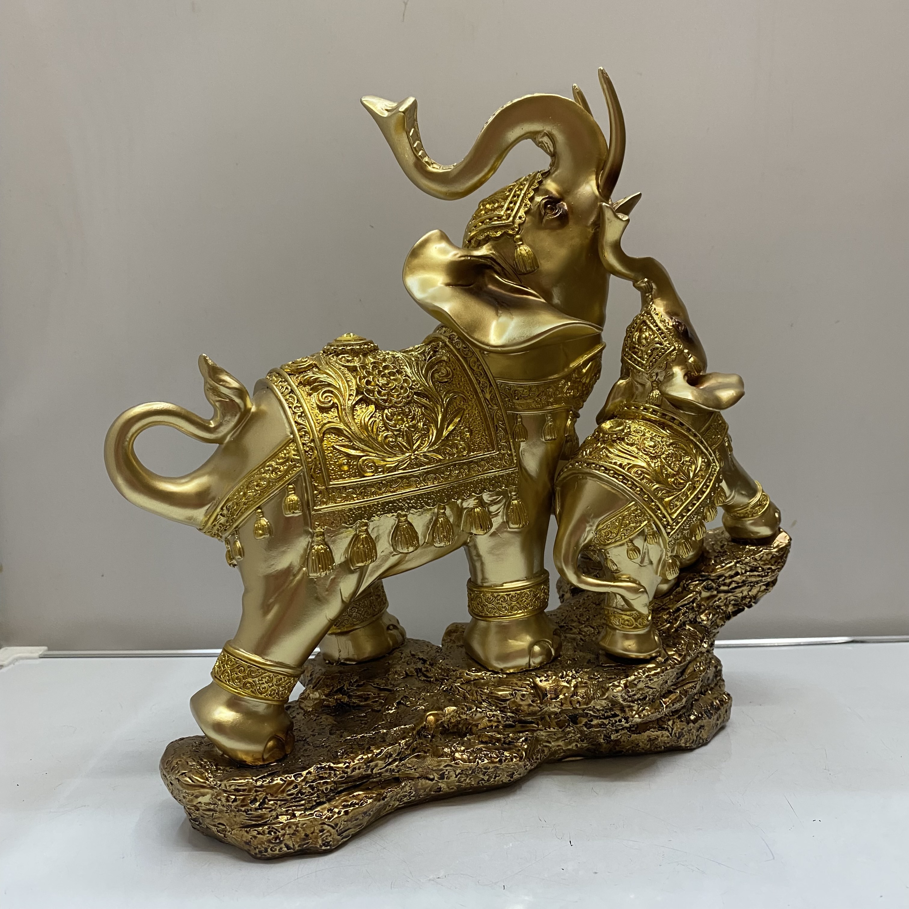 Resin Crafts European-Style Simple Imitation Wood Mother and Child Elephant Decoration Living Room Wine Cabinet Cabinet Decoration Gift Decoration