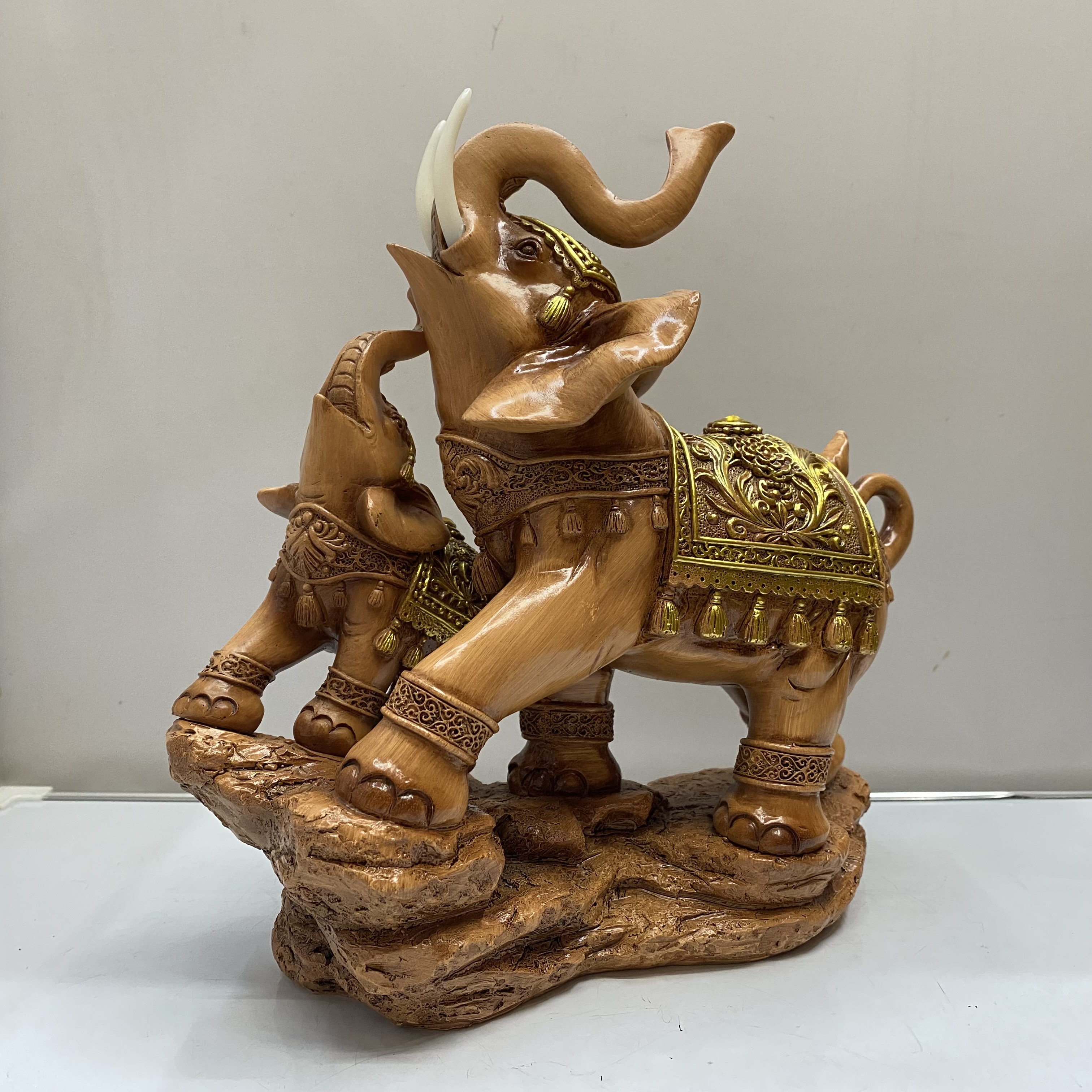 Resin Crafts European-Style Simple Imitation Wood Mother and Child Elephant Decoration Living Room Wine Cabinet Cabinet Decoration Gift Decoration Resin Crafts European-Style Simple Imitation Wood Mother and Child Elephant Decoration Living Room Wine Cabinet Cabinet Decoration Gift Decoration