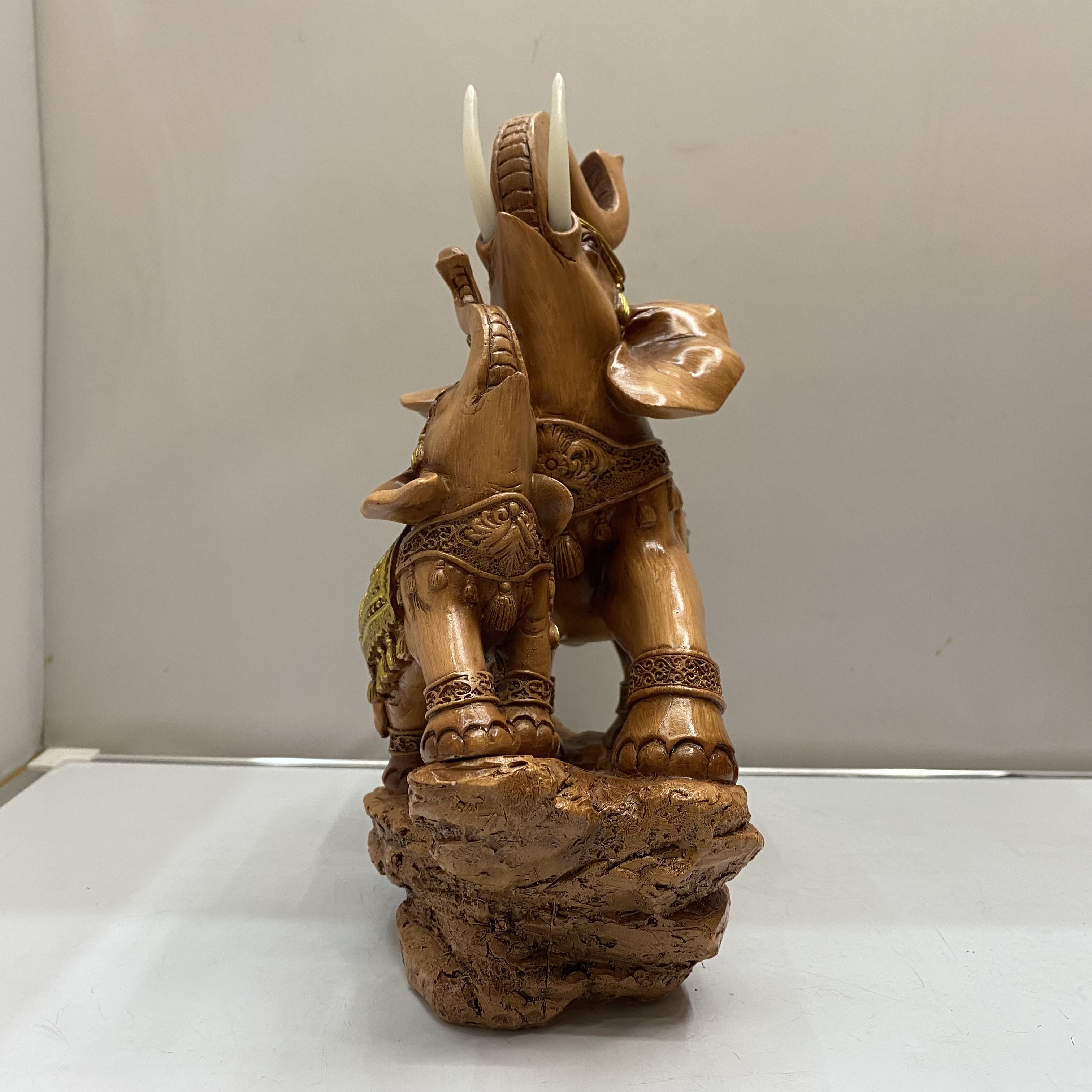 Resin Crafts European-Style Simple Imitation Wood Mother and Child Elephant Decoration Living Room Wine Cabinet Cabinet Decoration Gift Decoration Resin Crafts European-Style Simple Imitation Wood Mother and Child Elephant Decoration Living Room Wine Cabinet Cabinet Decoration Gift Decoration