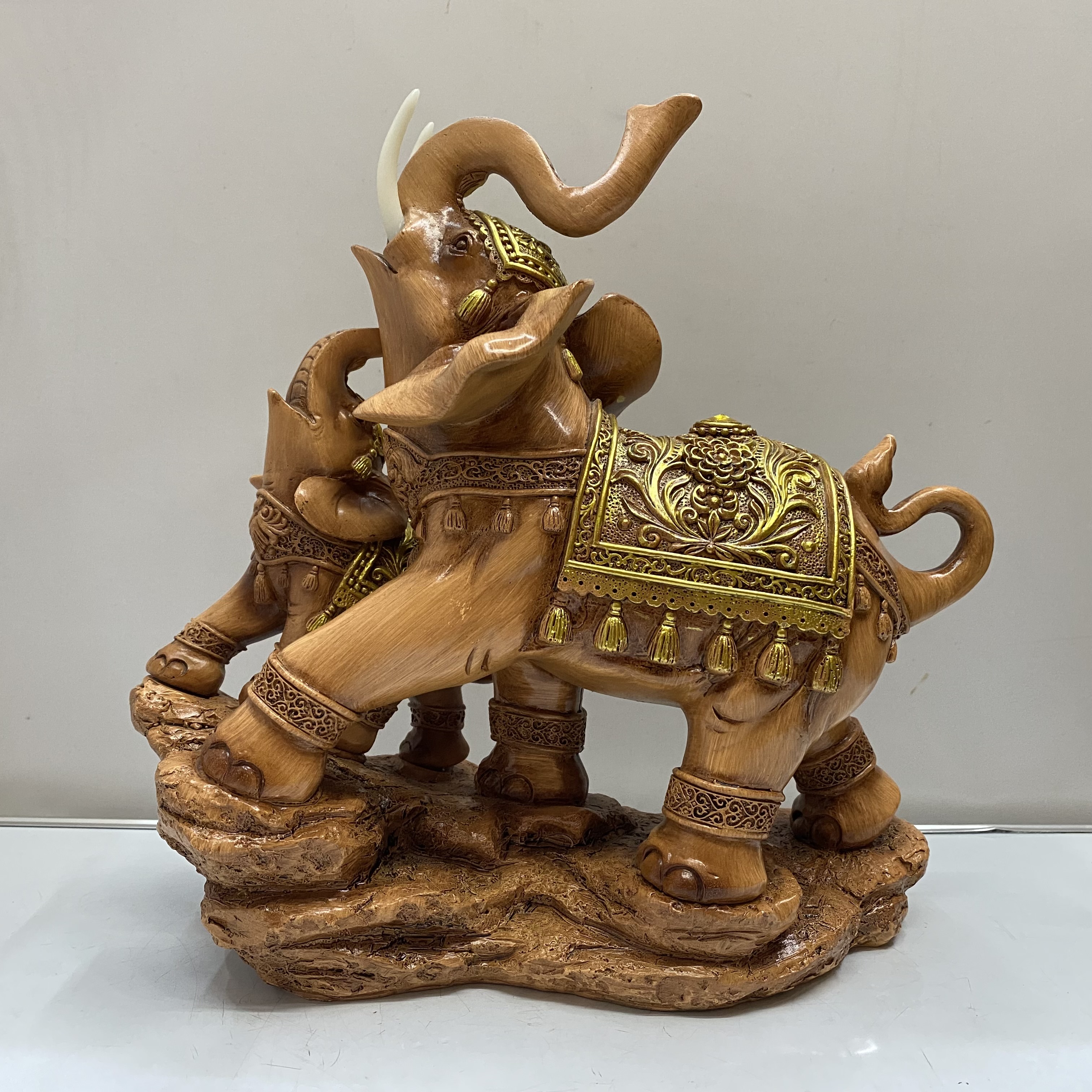 Resin Crafts European-Style Simple Imitation Wood Mother and Child Elephant Decoration Living Room Wine Cabinet Cabinet Decoration Gift Decoration Resin Crafts European-Style Simple Imitation Wood Mother and Child Elephant Decoration Living Room Wine Cabinet Cabinet Decoration Gift Decoration