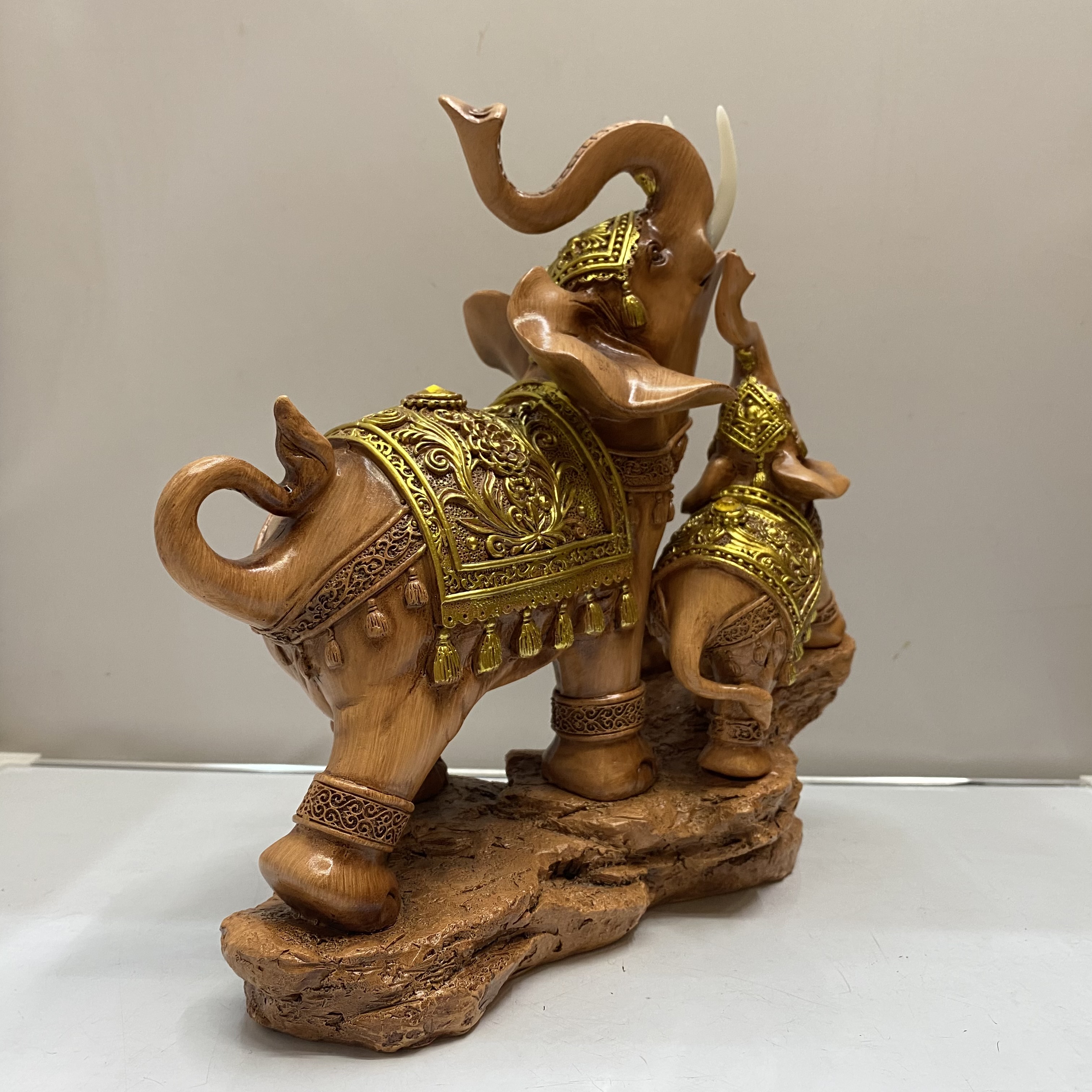 Resin Crafts European-Style Simple Imitation Wood Mother and Child Elephant Decoration Living Room Wine Cabinet Cabinet Decoration Gift Decoration Resin Crafts European-Style Simple Imitation Wood Mother and Child Elephant Decoration Living Room Wine Cabinet Cabinet Decoration Gift Decoration