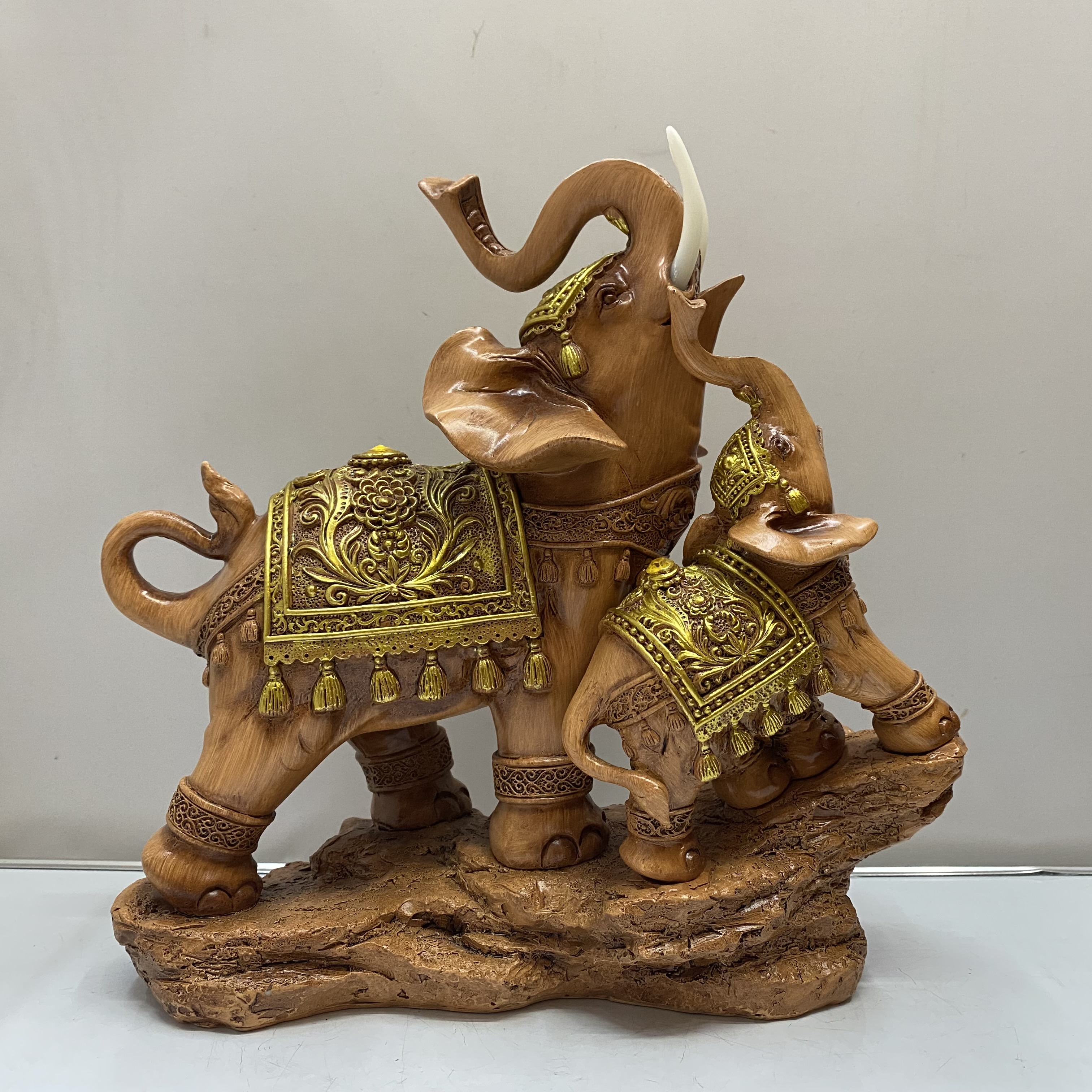 Resin Crafts European-Style Simple Imitation Wood Mother and Child Elephant Decoration Living Room Wine Cabinet Cabinet Decoration Gift Decoration Resin Crafts European-Style Simple Imitation Wood Mother and Child Elephant Decoration Living Room Wine Cabinet Cabinet Decoration Gift Decoration