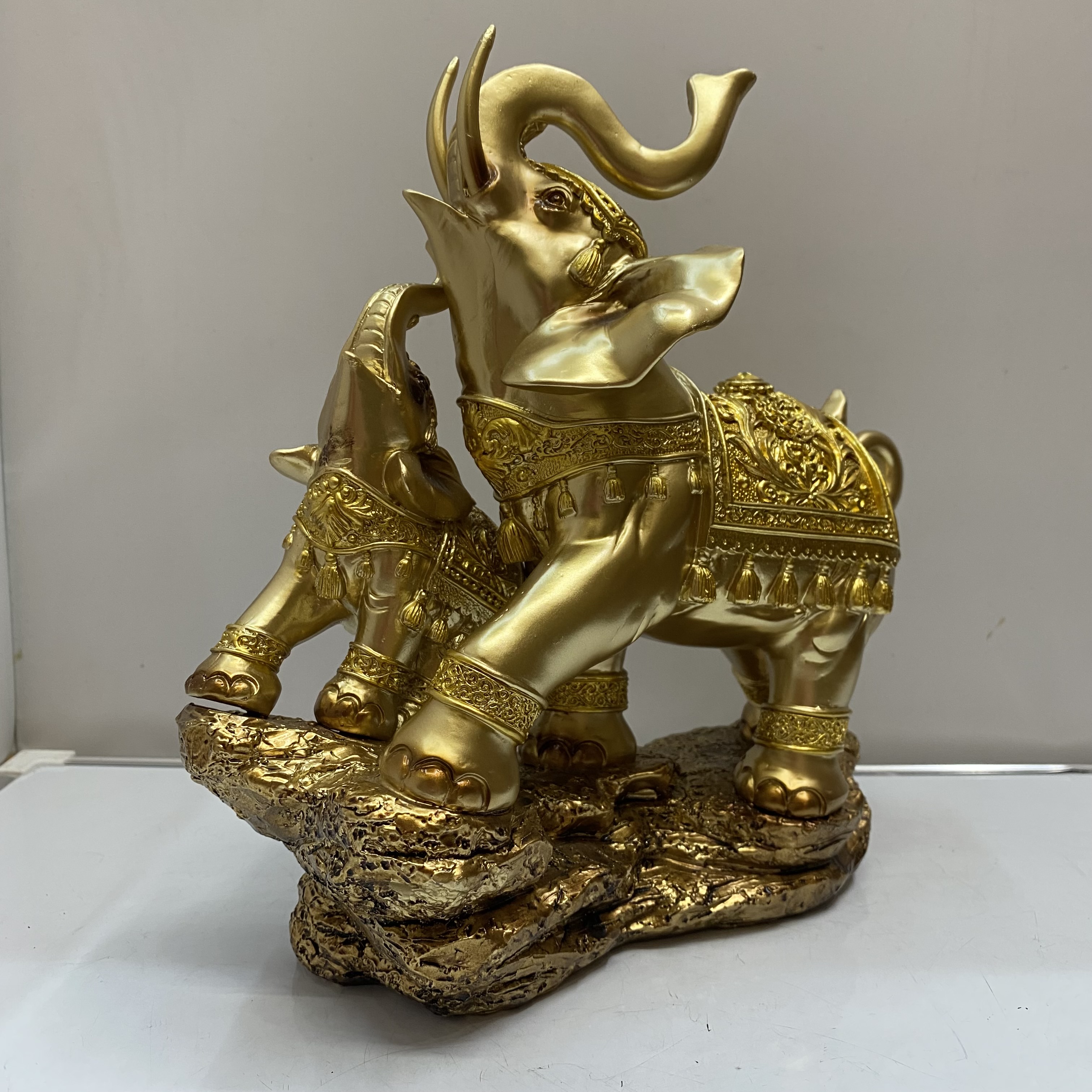 Resin Crafts European-Style Simple Imitation Wood Mother and Child Elephant Decoration Living Room Wine Cabinet Cabinet Decoration Gift Decoration Resin Crafts European-Style Simple Imitation Wood Mother and Child Elephant Decoration Living Room Wine Cabinet Cabinet Decoration Gift Decoration