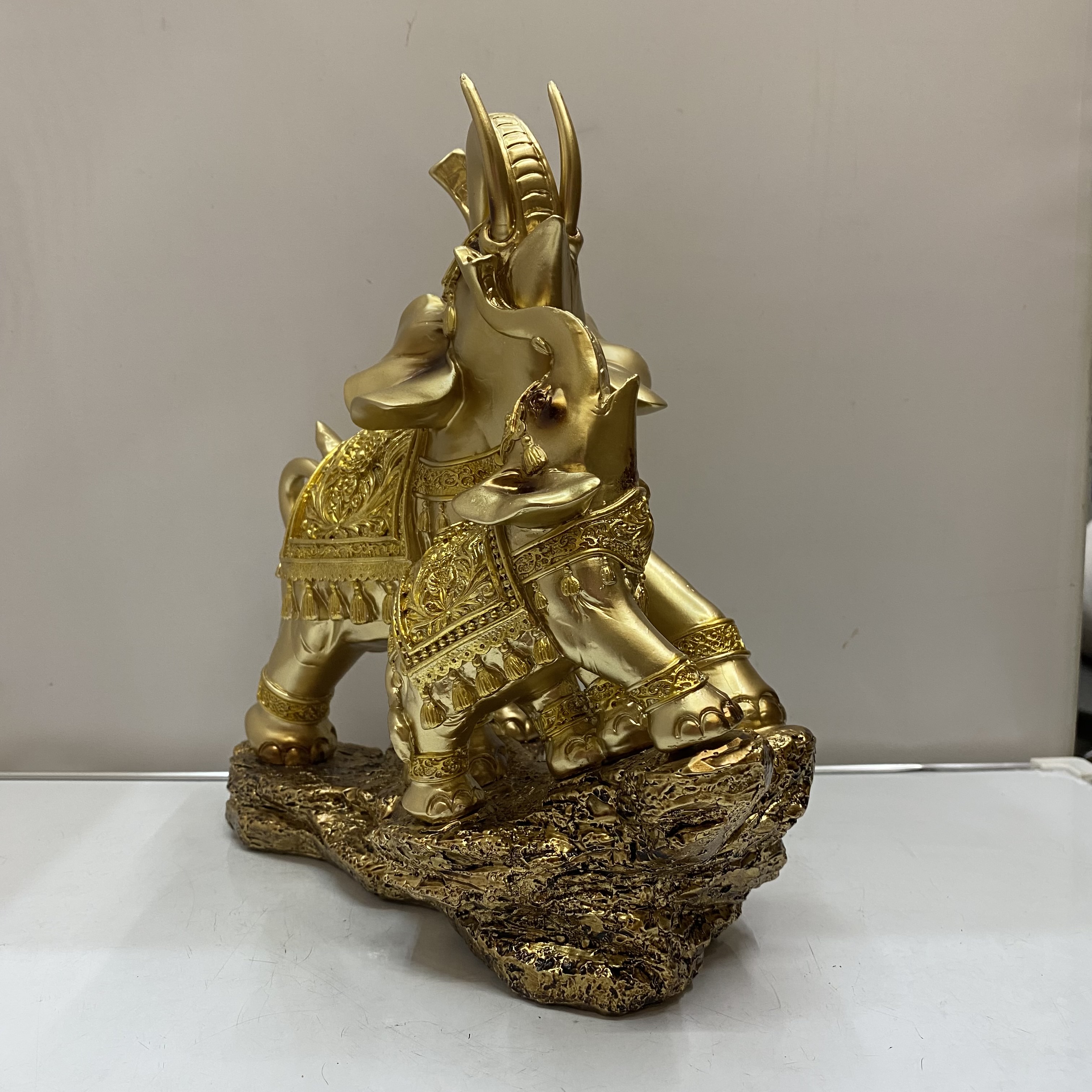 Resin Crafts European-Style Simple Imitation Wood Mother and Child Elephant Decoration Living Room Wine Cabinet Cabinet Decoration Gift Decoration Resin Crafts European-Style Simple Imitation Wood Mother and Child Elephant Decoration Living Room Wine Cabinet Cabinet Decoration Gift Decoration